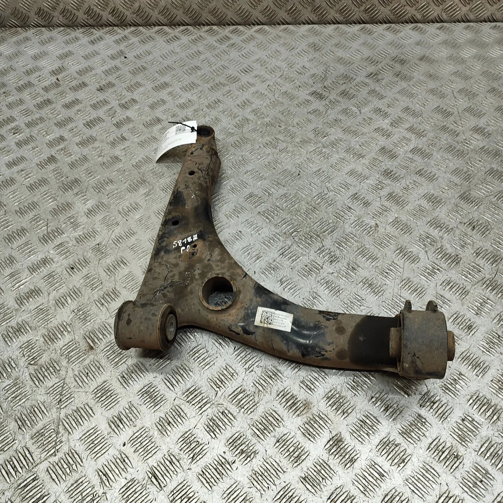 Volkswagen Crafter Front Right Lower Control Arm Front Right Lower Control Arm — VW CRAFTER (Van...