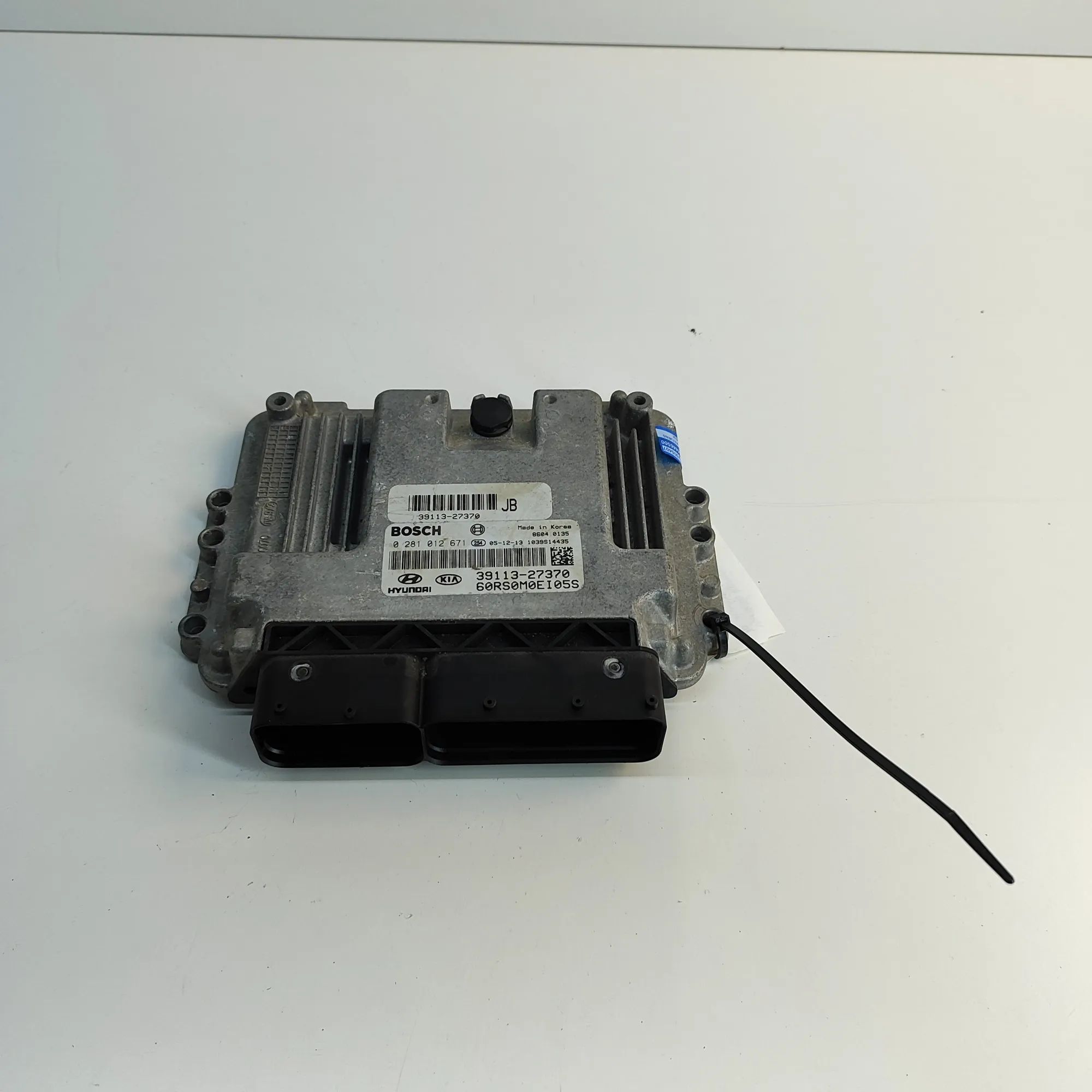 Kia Carens Engine Control Unit Engine Control Unit — KIA CARENS (II FJ) (2002-...