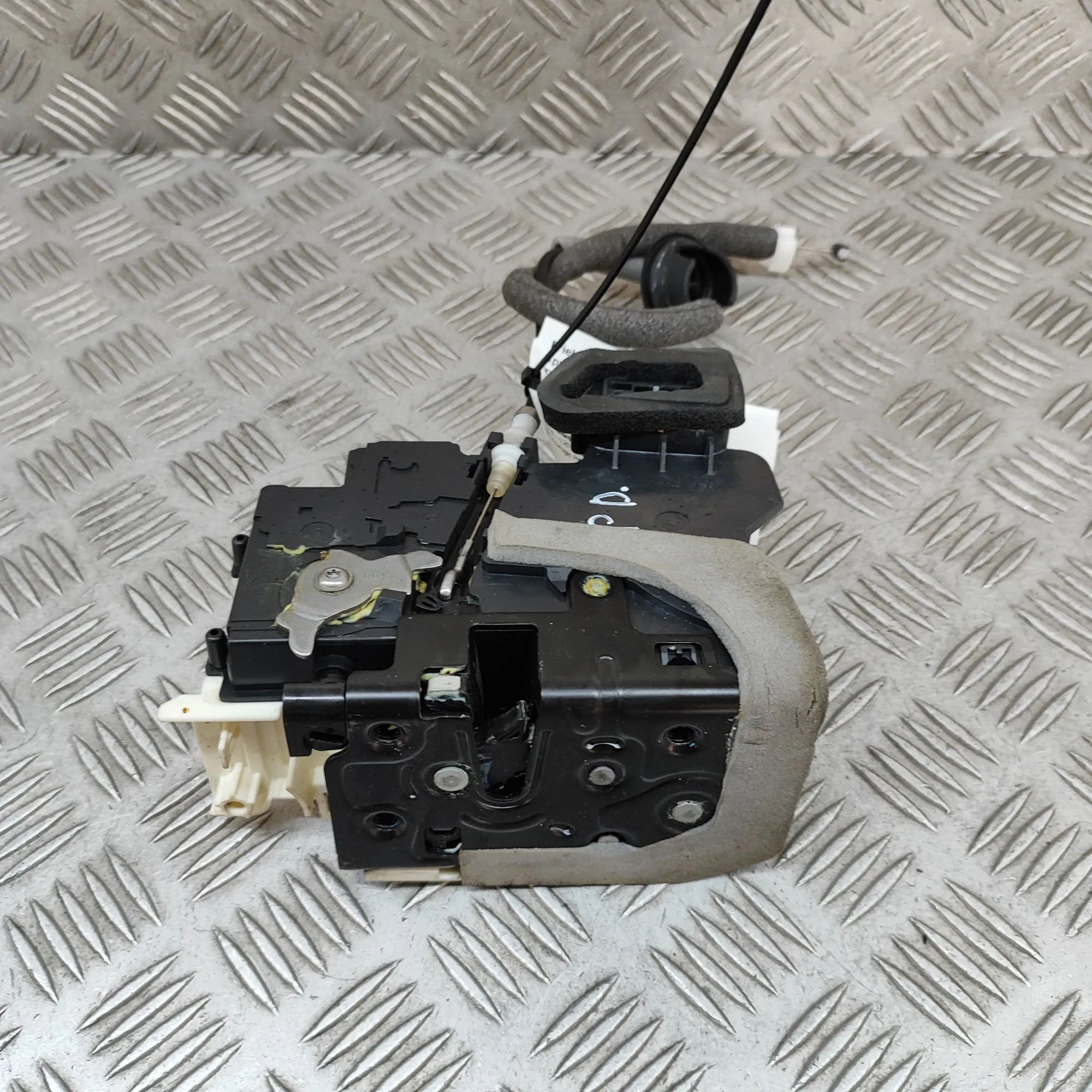 Audi e-tron Door lock — front right Door lock — front right — AUDI E-TRON (GEN) (20...