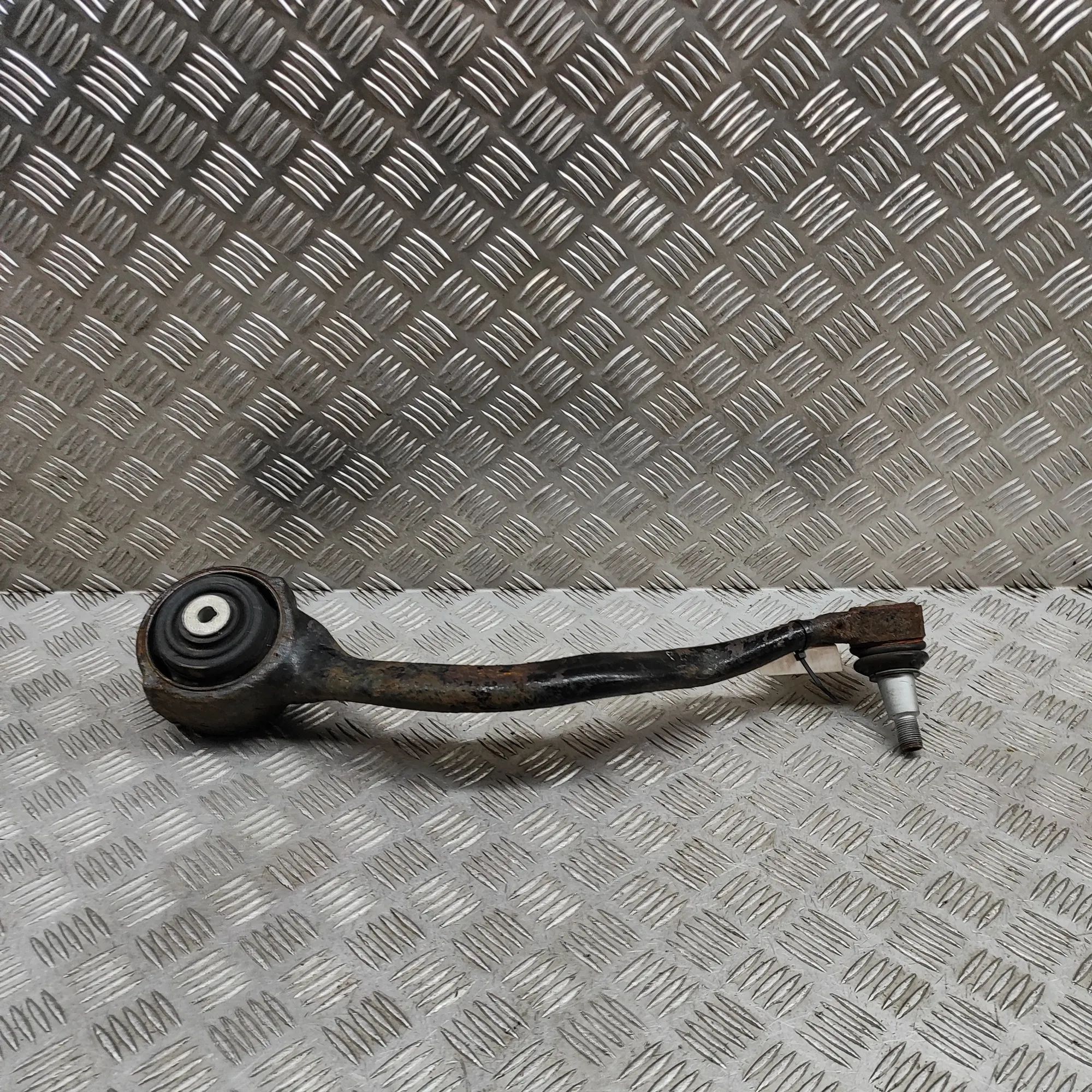 Land Rover Range Rover (L405) Front Right Curved Control Arm Front Right Curved Control Arm — LAND ROVER RAN...