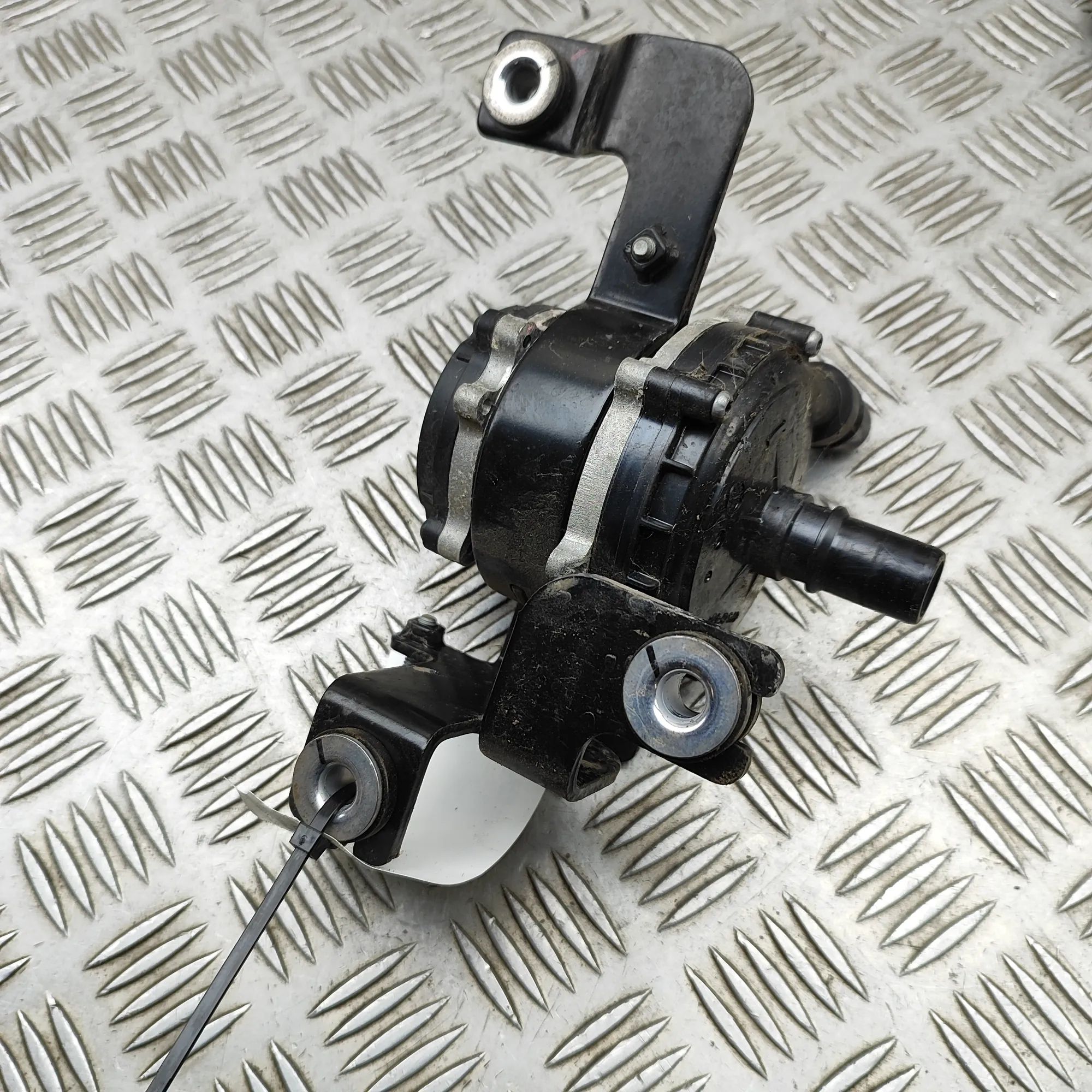 Kia Niro Auxiliary Water Pump Auxiliary Water Pump — KIA NIRO (II) (2022-...)...
