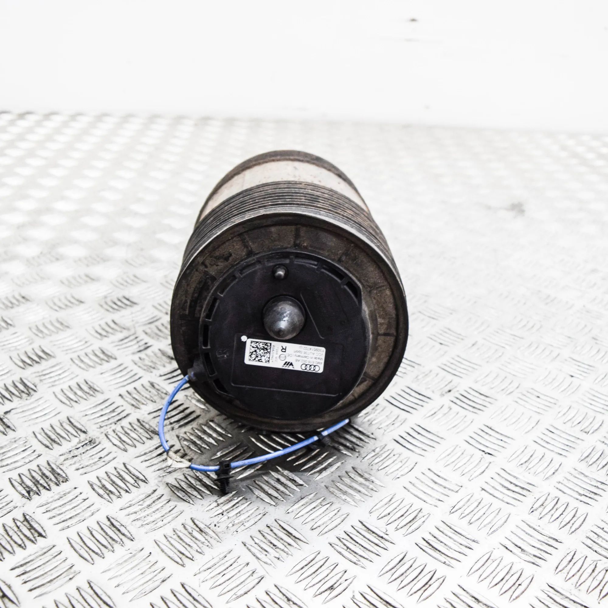 Audi Q7 (4M) Rear Right Air Suspension Spring Bag Rear Right Air Suspension Spring Bag — AUDI Q7 ...