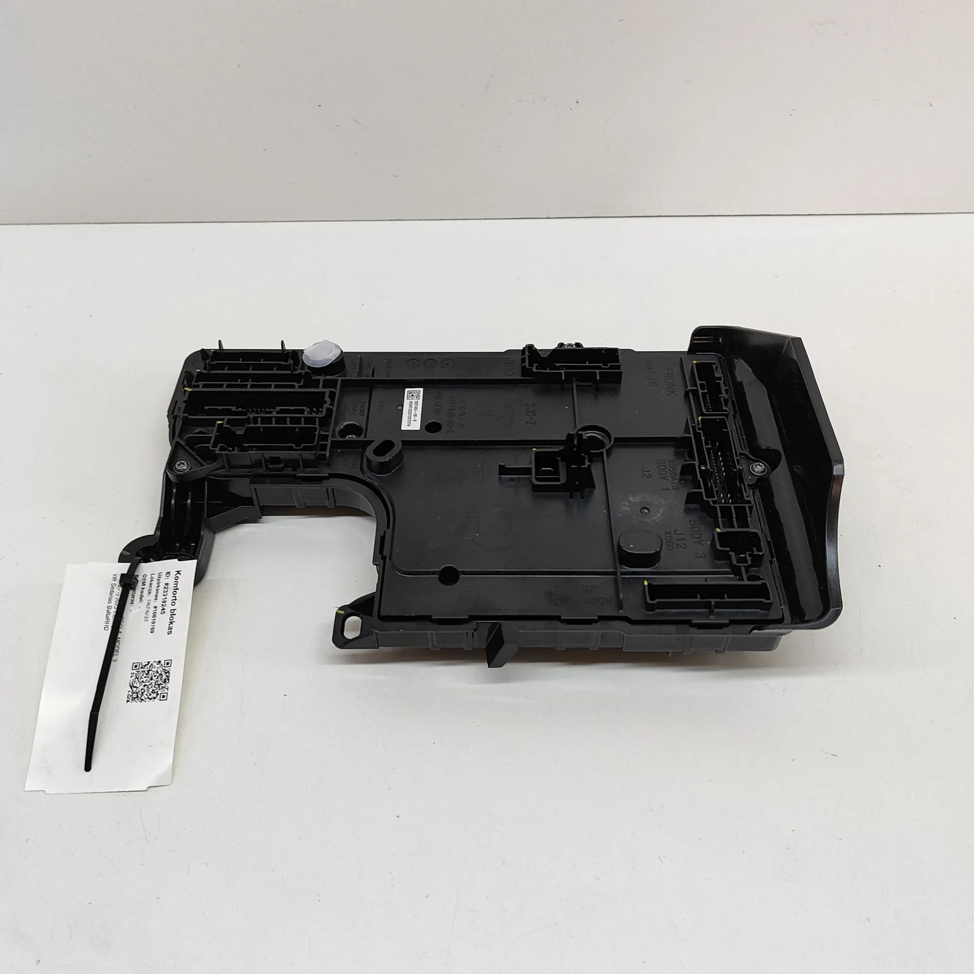 Tesla Model 3 Comfort Control Unit Comfort Control Unit — TESLA MODEL 3 (2018-...)...
