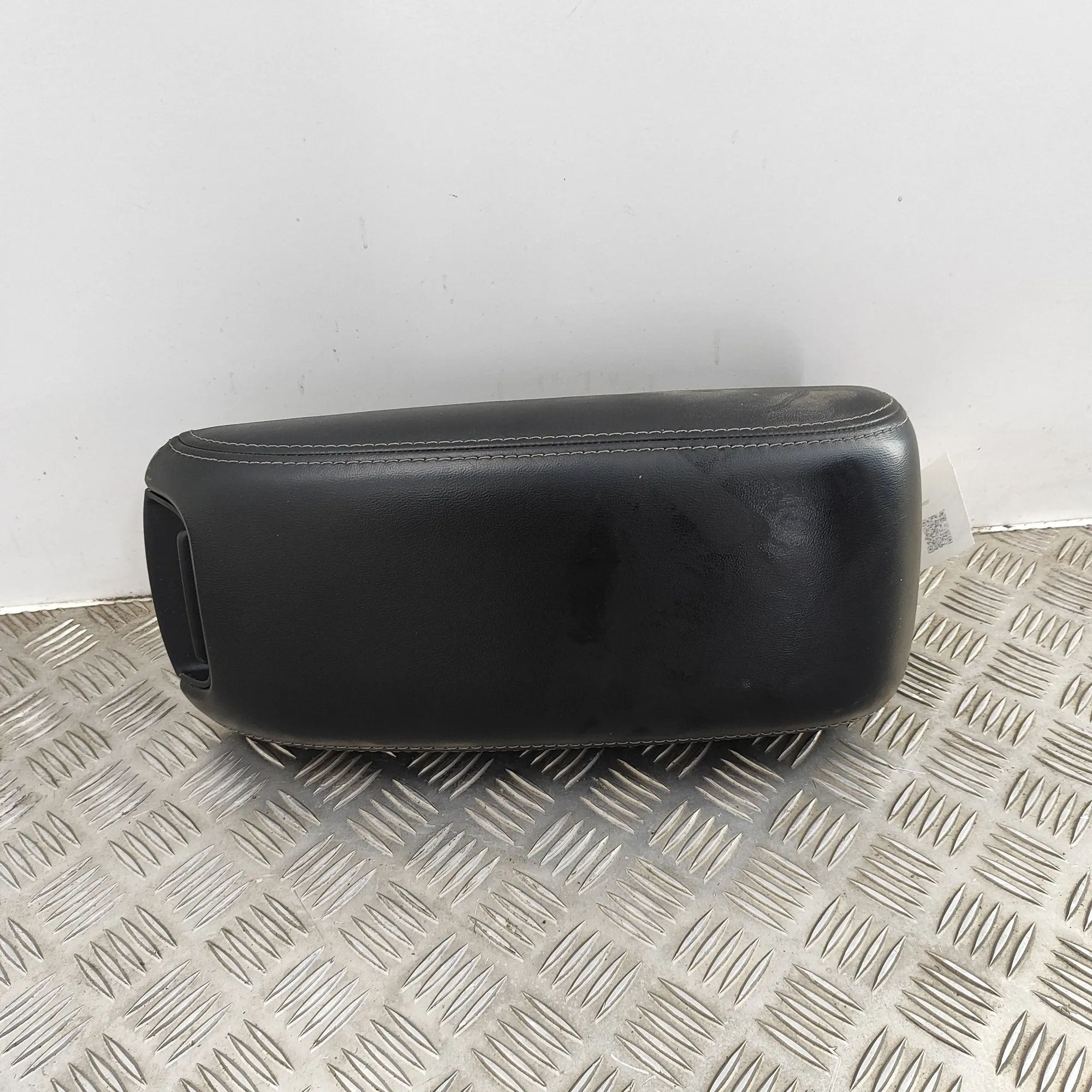 Toyota RAV4 (XA40) Käsinoja Armrest — TOYOTA RAV (4 V XA50) (2018-...) — 58...