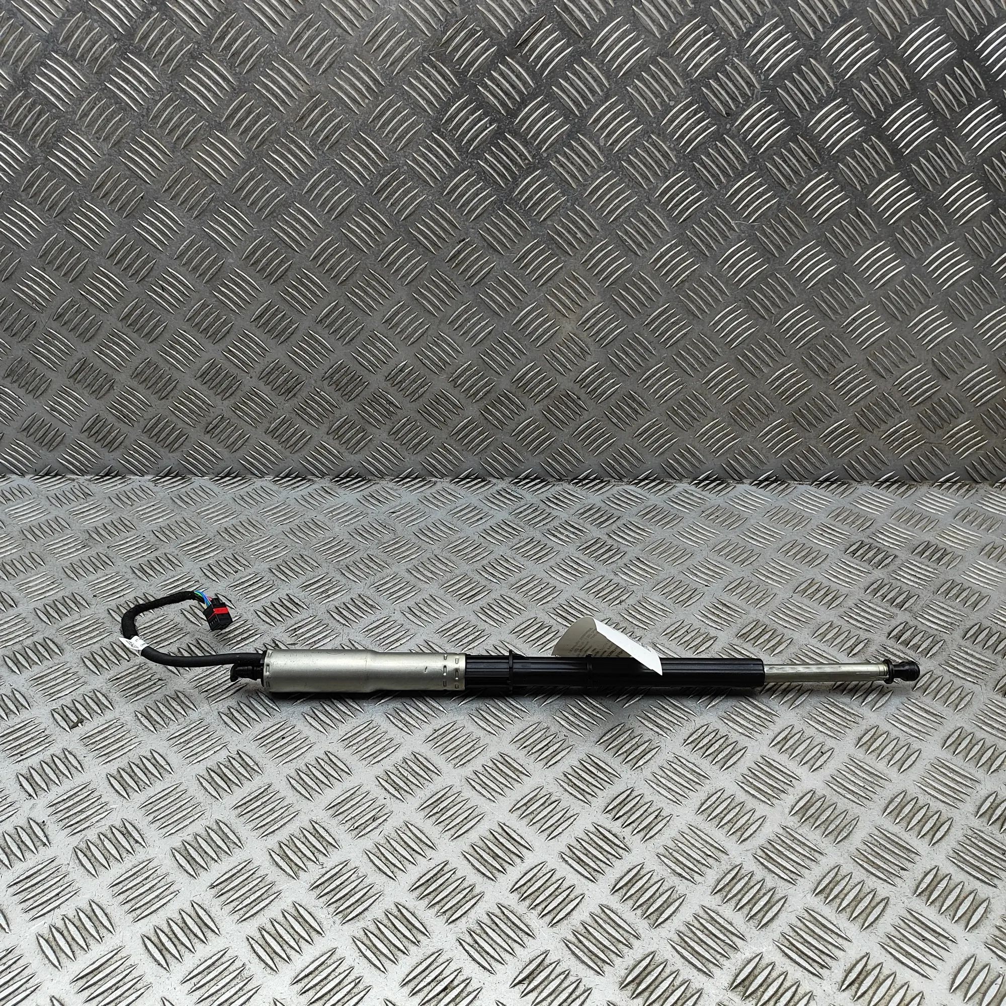 Land Rover Discovery Right Side Tailgate Gas Strut Right Side Tailgate Gas Strut — LAND ROVER DISC...