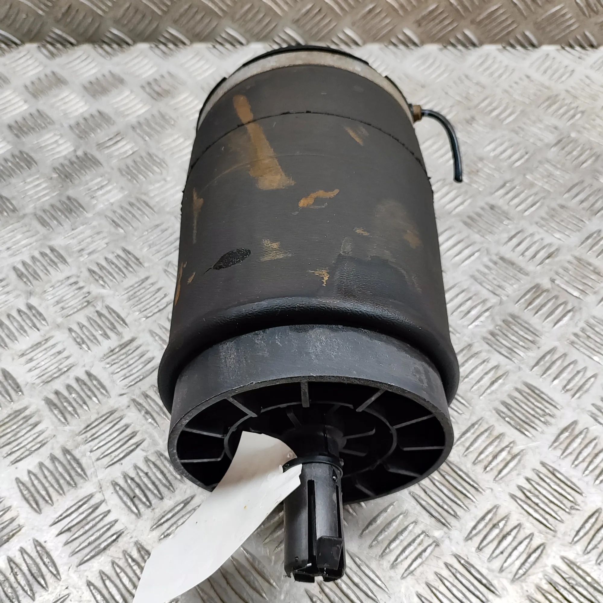 Land Rover Range Rover (L405) Rear Right Air Suspension Spring Bag Rear Right Air Suspension Spring Bag — LAND ROV...