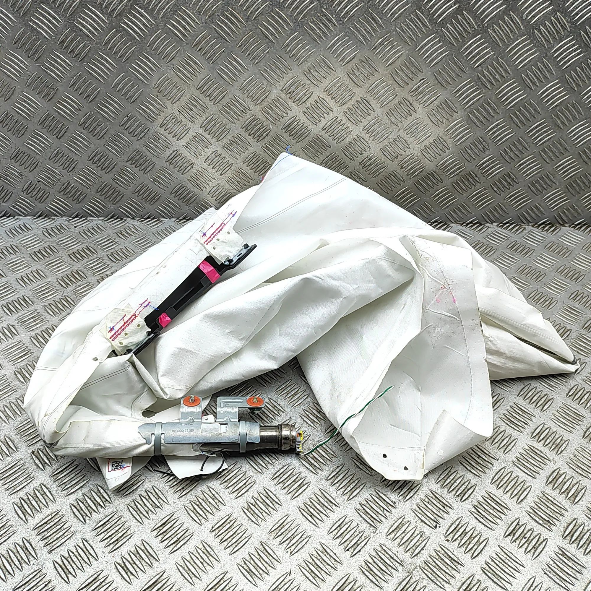 Hyundai Kona Right Side Roof Safety Curtain SRS Right Side Roof Safety Curtain SRS — HYUNDAI KO...
