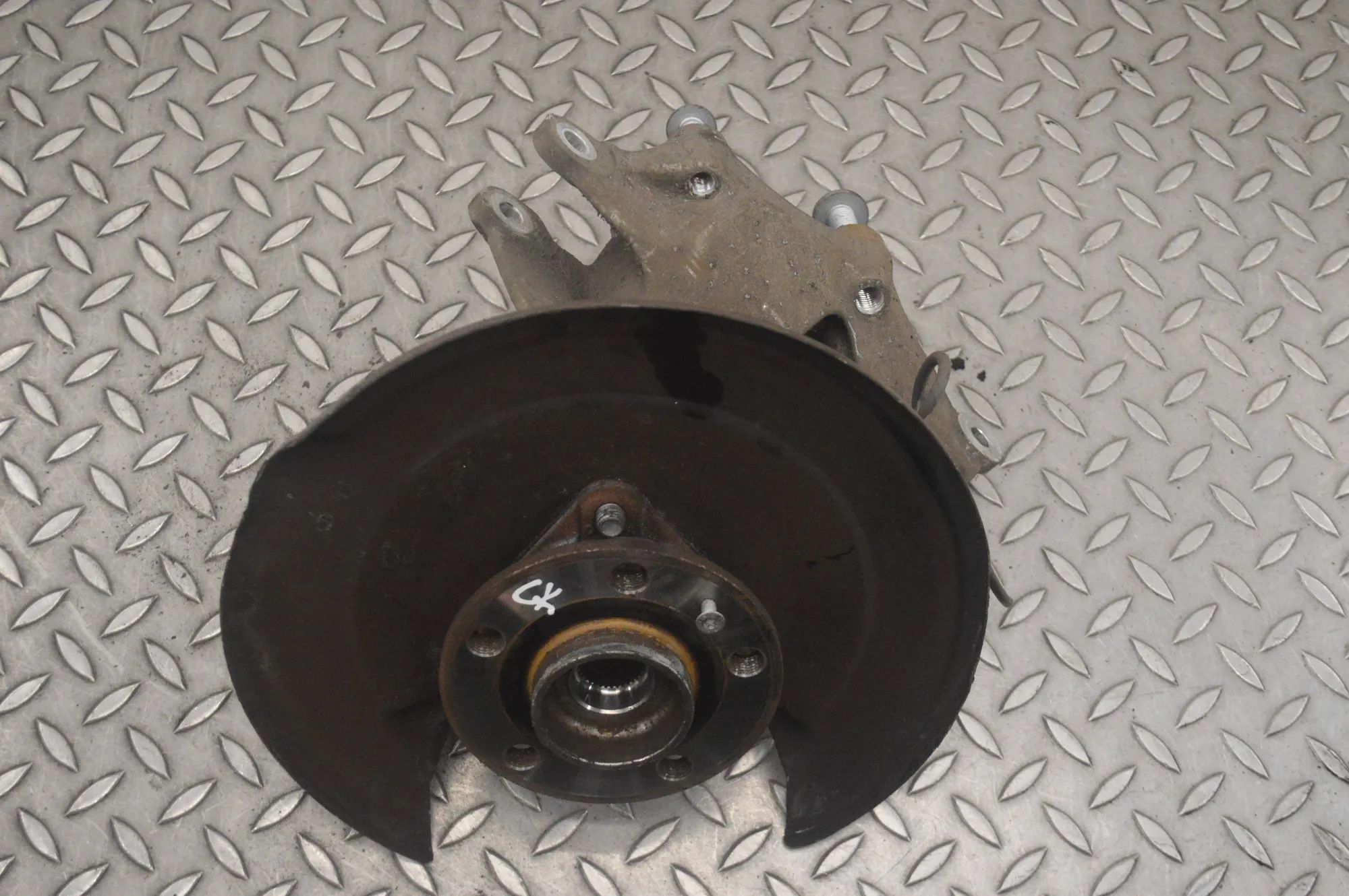 Volvo XC40 / EX40 Rear Left Wheel Hub Spindle Rear Left Wheel Hub Spindle — VOLVO XC40 (536) ...