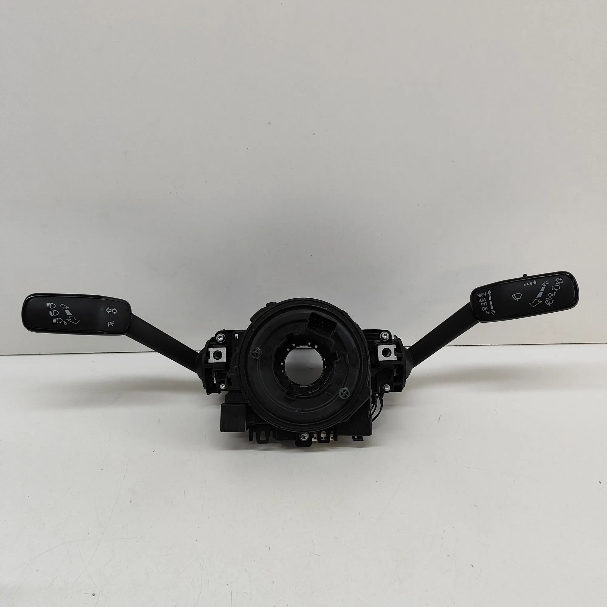 Volkswagen Tiguan Indicator Wiper Stalk Switch Indicator Wiper Stalk Switch — VW TIGUAN (AD1) ...