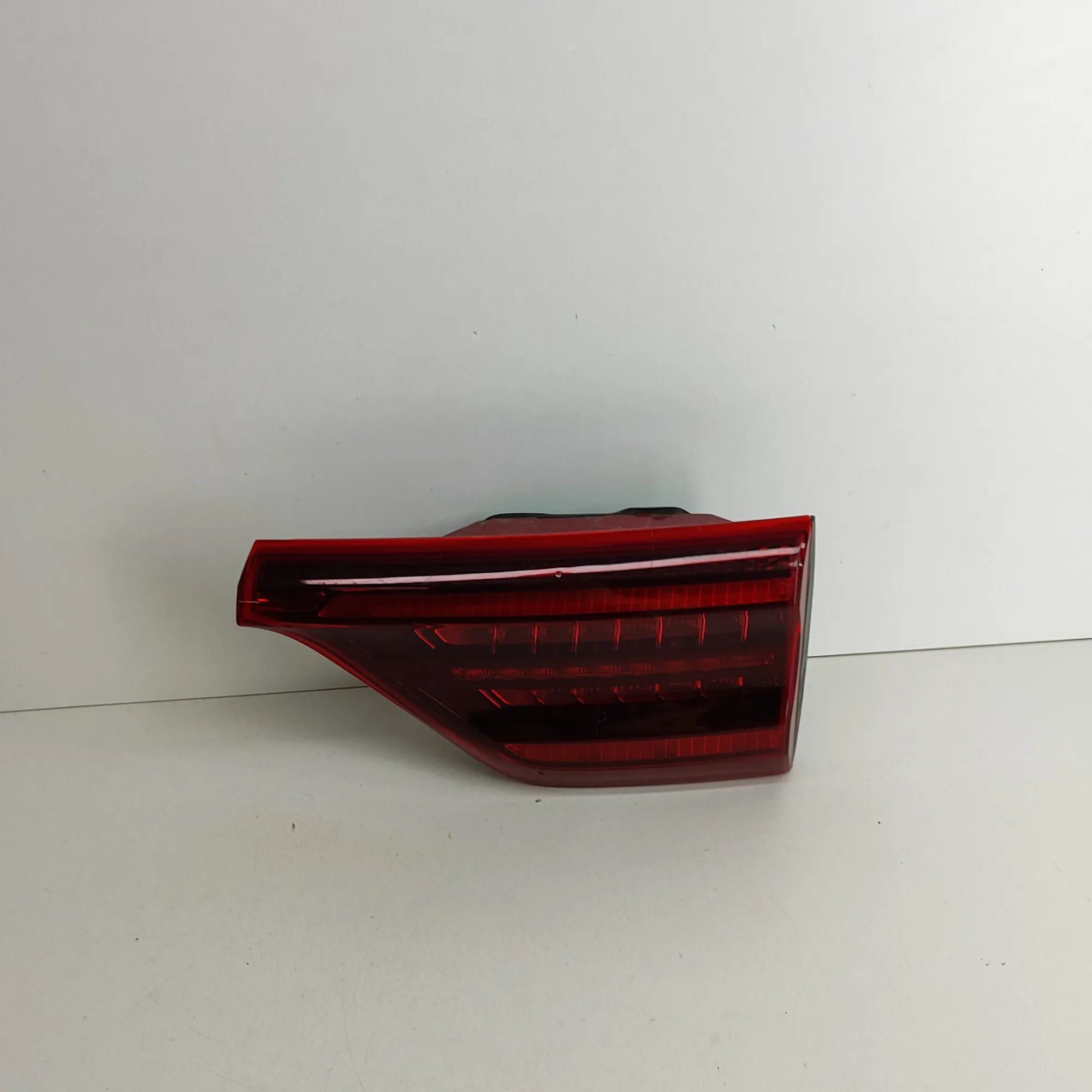 Kia Sportage Right Side Tailgate Tail Light Right Side Tailgate Tail Light — KIA SPORTAGE (...