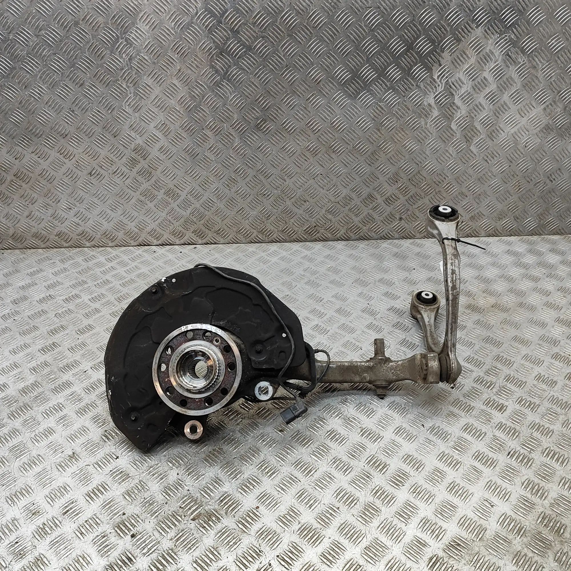 Mercedes-Benz GLC (X253) Front Left Wheel Hub Front Left Wheel Hub — MERCEDES BENZ GLC (X253,...