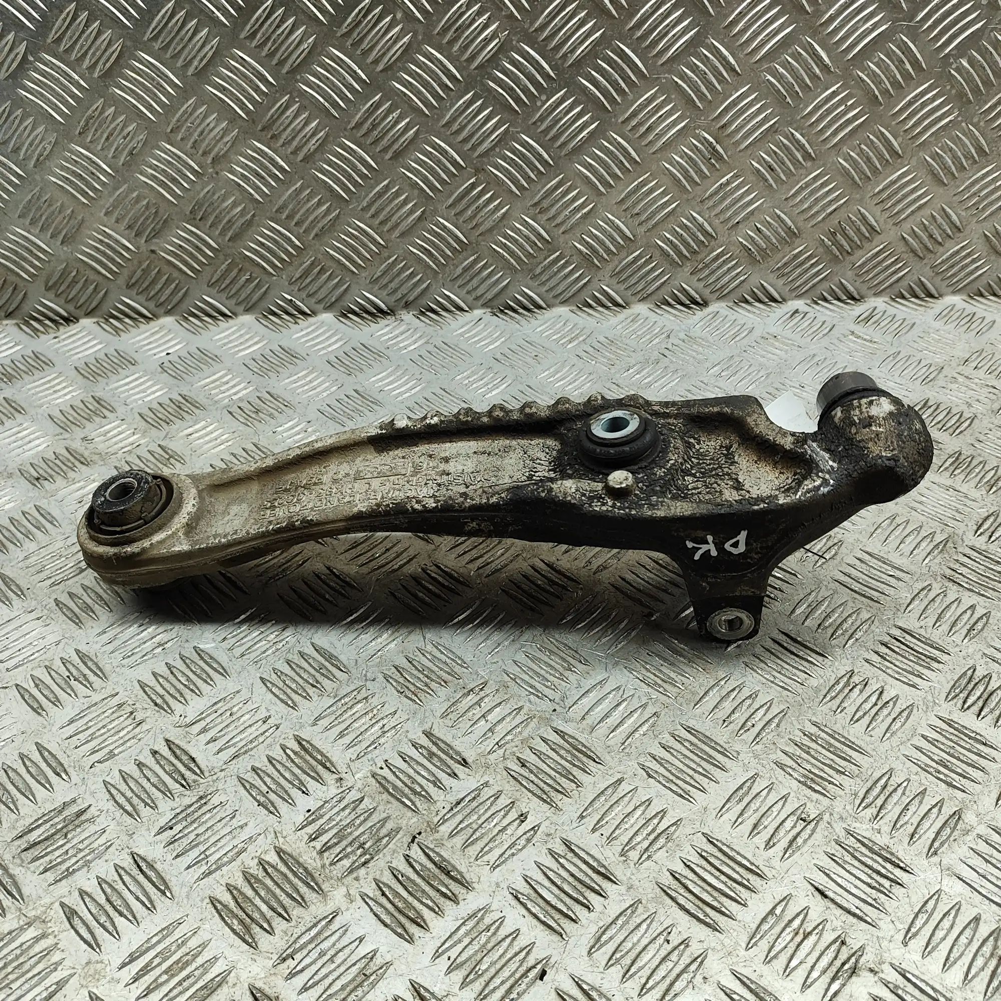 Land Rover Range Rover Velar Front Left Straight Control Arm Front Left Straight Control Arm — LAND ROVER RA...