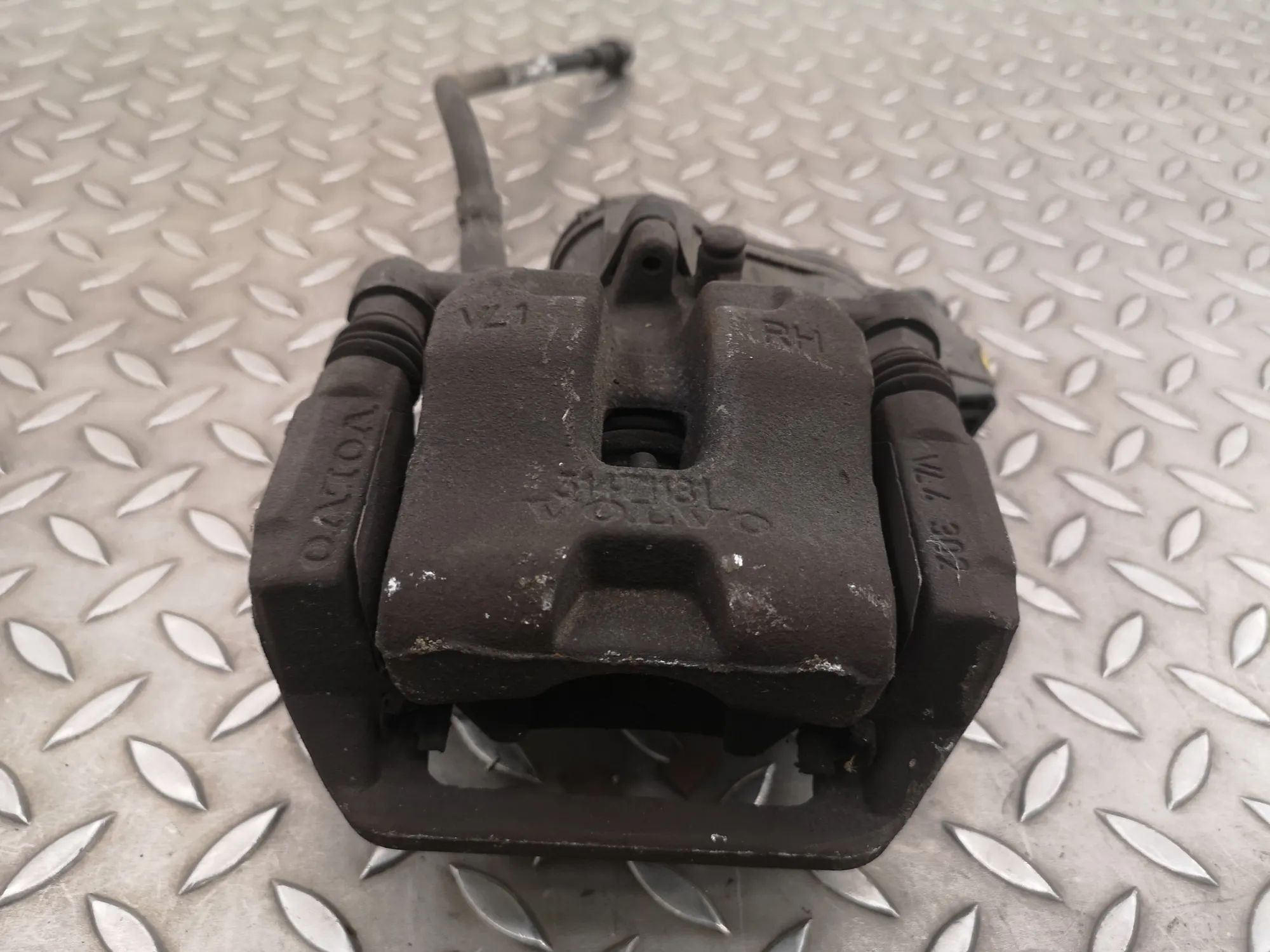 Volvo XC40 / EX40 Brake caliper — rear right Brake caliper — rear right — VOLVO XC40 (536) (...
