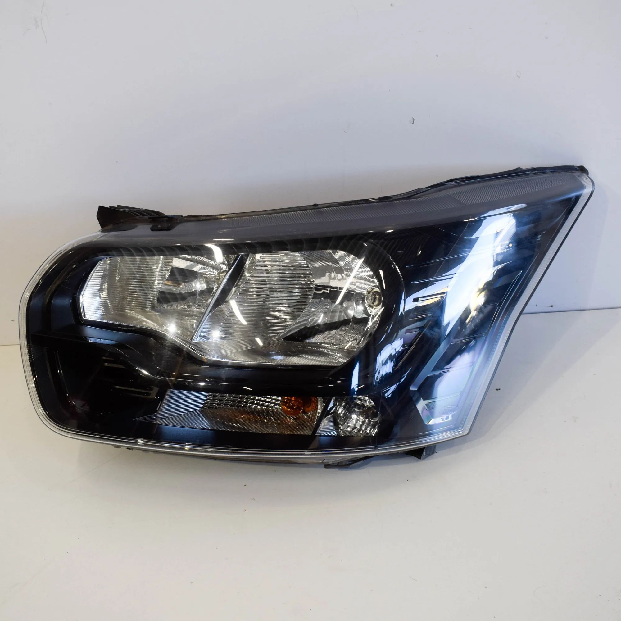 Ford Transit Connect / Tourneo Connect Front Left Headlight Front Left Headlight — FORD TRANSIT (2013-PRESE...