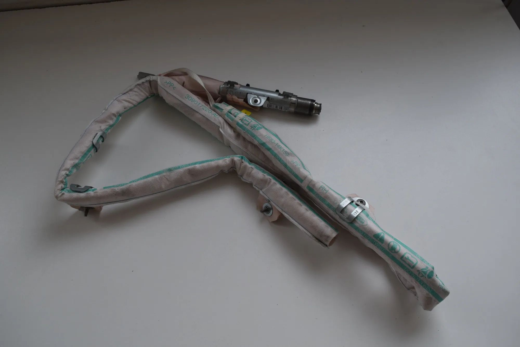 Land Rover Range Rover Velar Right Side Roof Safety Curtain SRS Right Side Roof Safety Curtain SRS — LAND ROVER...