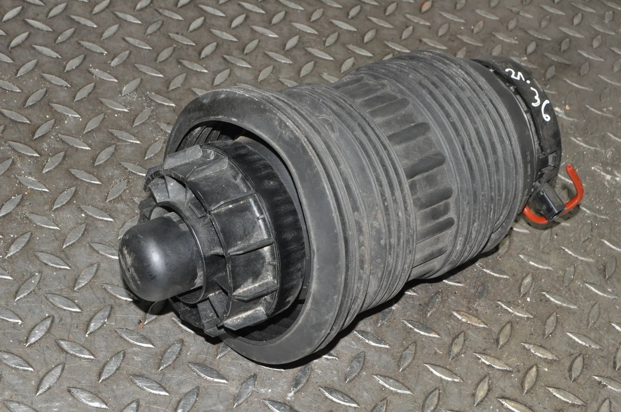 Porsche Panamera Rear Left Air Suspension Spring Bag Rear Left Air Suspension Spring Bag — PORSCHE P...