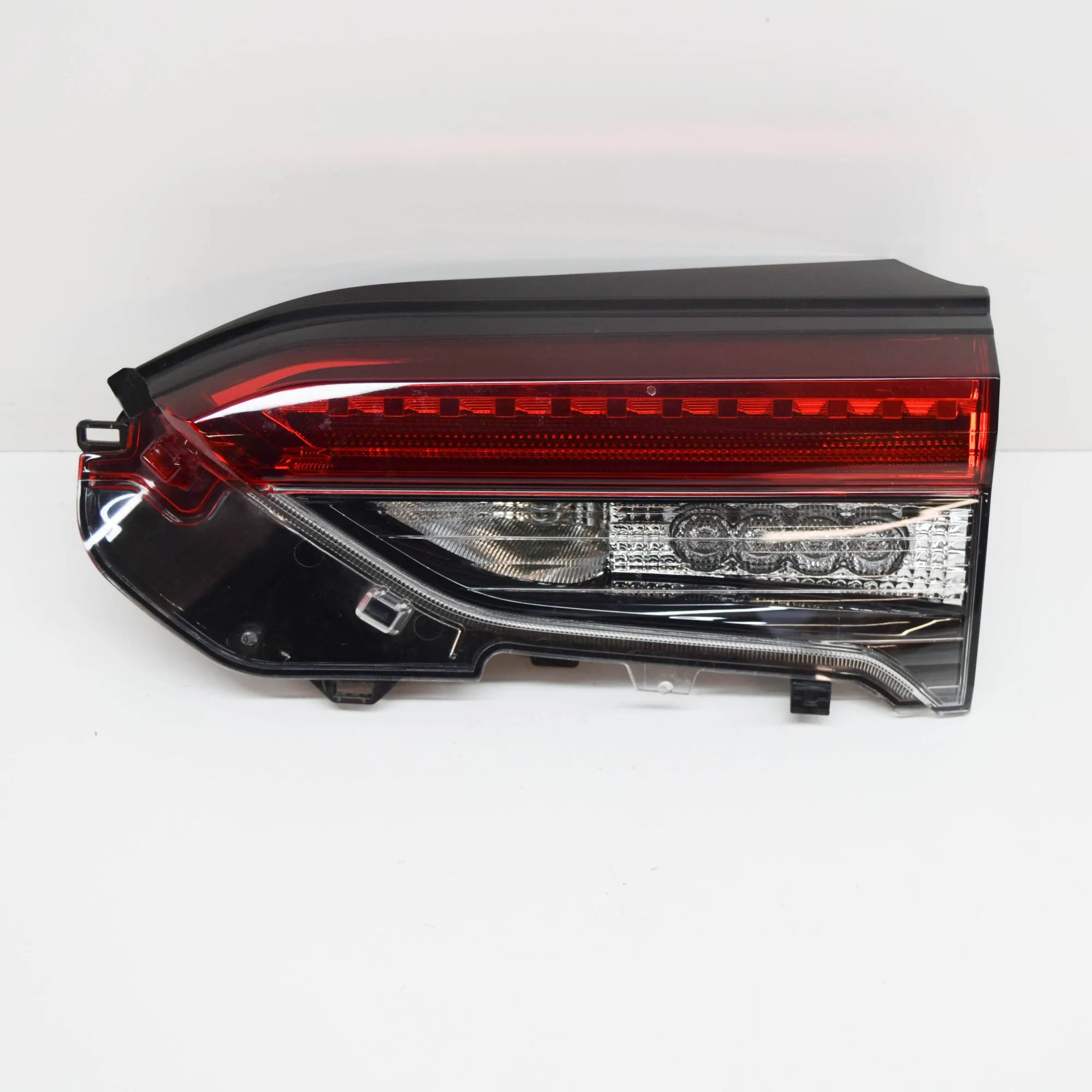 Toyota RAV4 (XA40) Right Side Tailgate Tail Light Right Side Tailgate Tail Light — TOYOTA RAV (4 ...