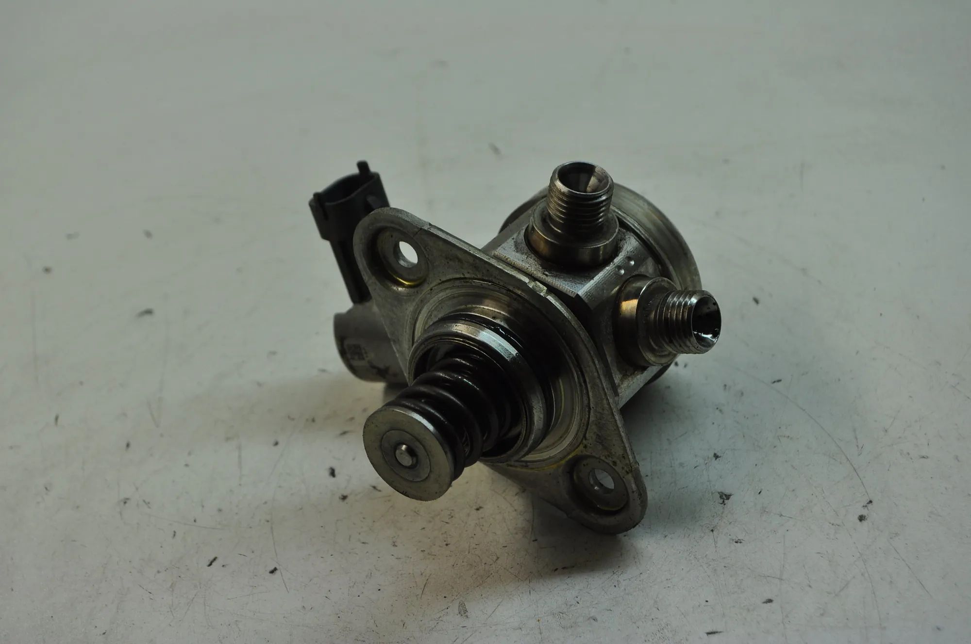 Jaguar XF насос топлива Fuel pump — JAGUAR XF (X250) (2008-2015) — 8W93...