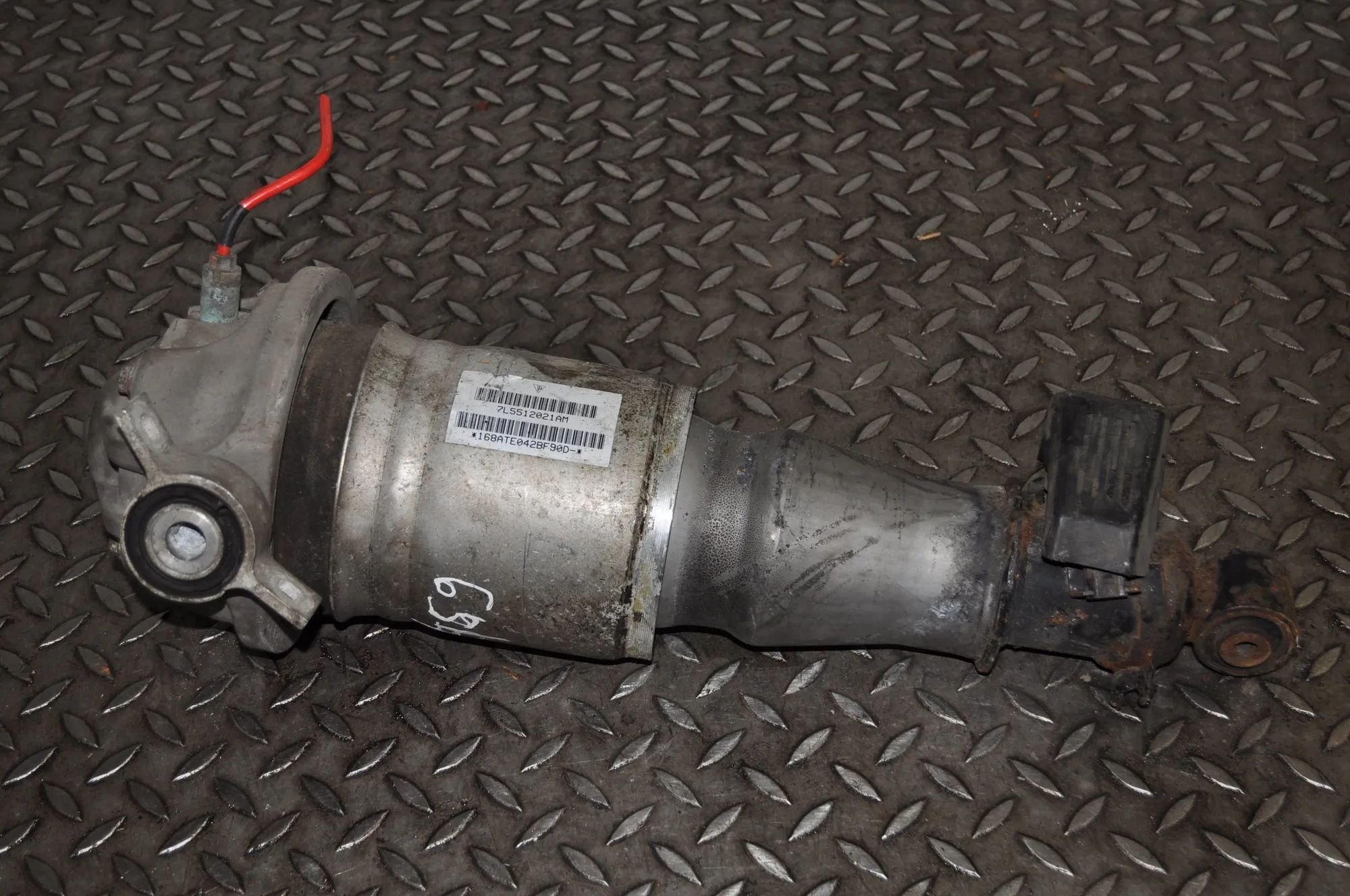 Porsche Cayenne Rear Left Air Shock Absorber Rear Left Air Shock Absorber — PORSCHE CAYENNE ...