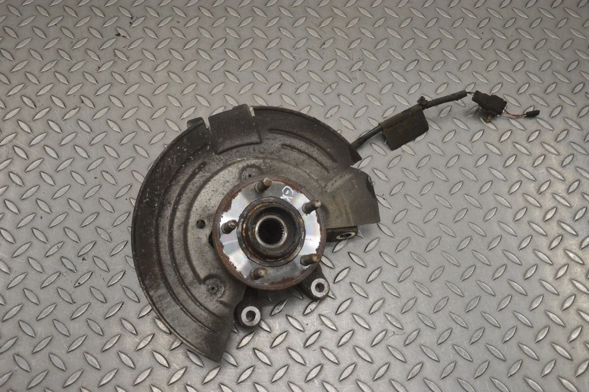 Jaguar XK Rear Left Wheel Hub Spindle Rear Left Wheel Hub Spindle — JAGUAR XK (Coupe ...