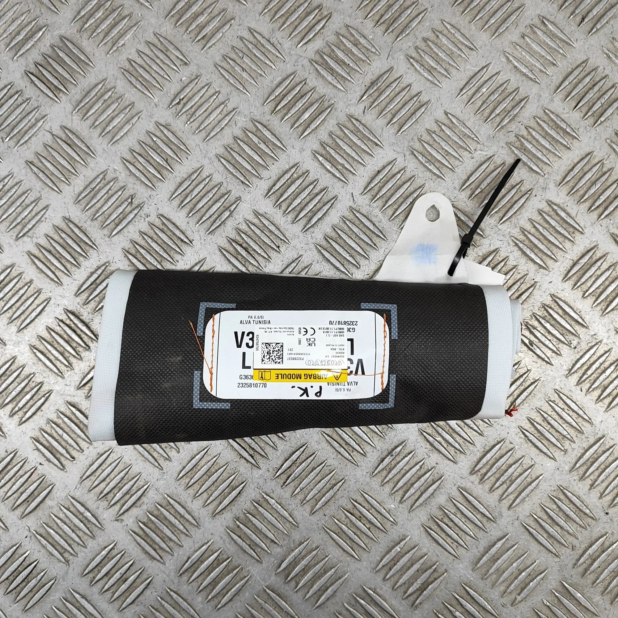 Volvo XC40 / EX40 Seat airbag (SRS) — front left Seat airbag (SRS) — front left — VOLVO XC40 (53...