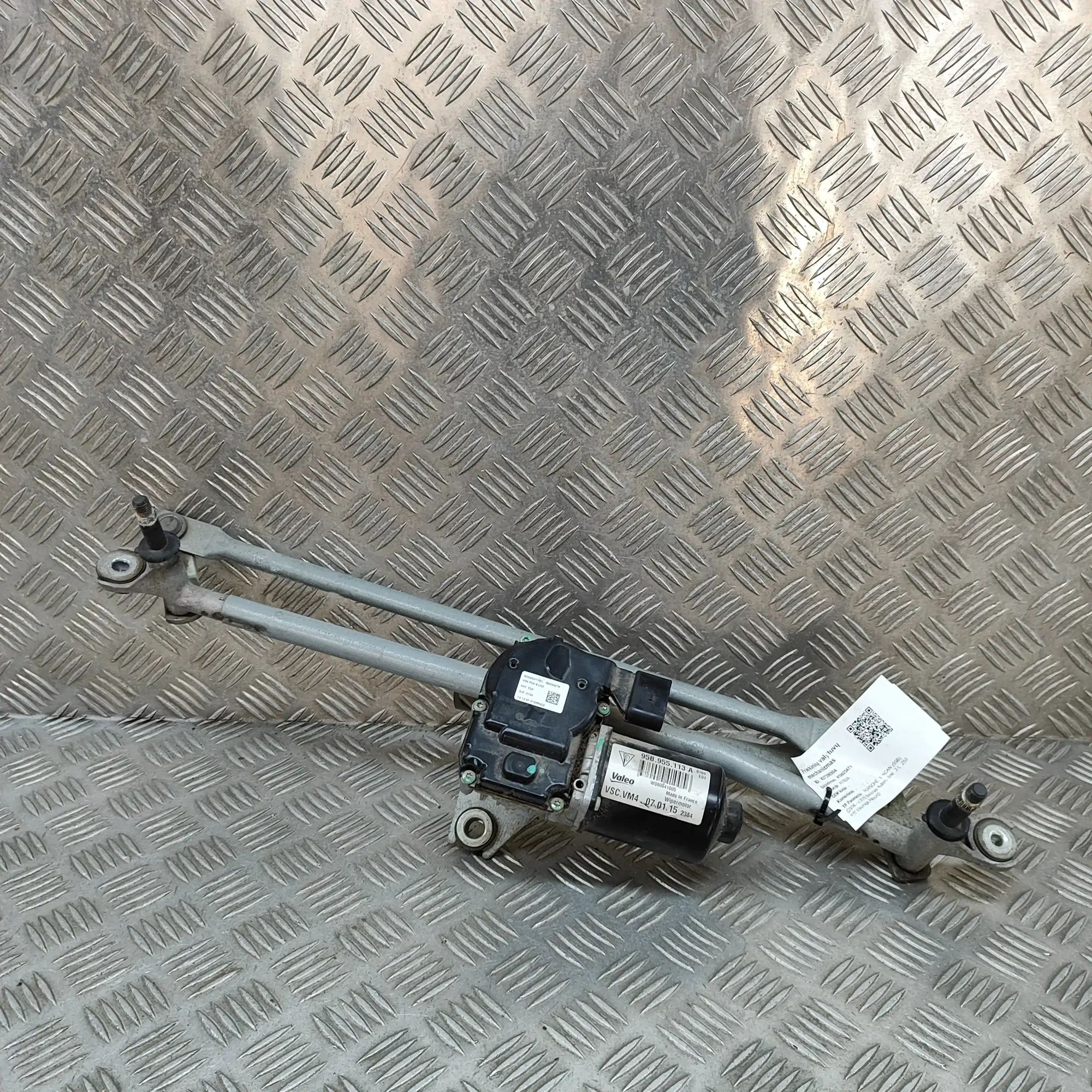 Porsche Macan Front Windshield Wiper Mechanism Front Windshield Wiper Mechanism — PORSCHE MACA...