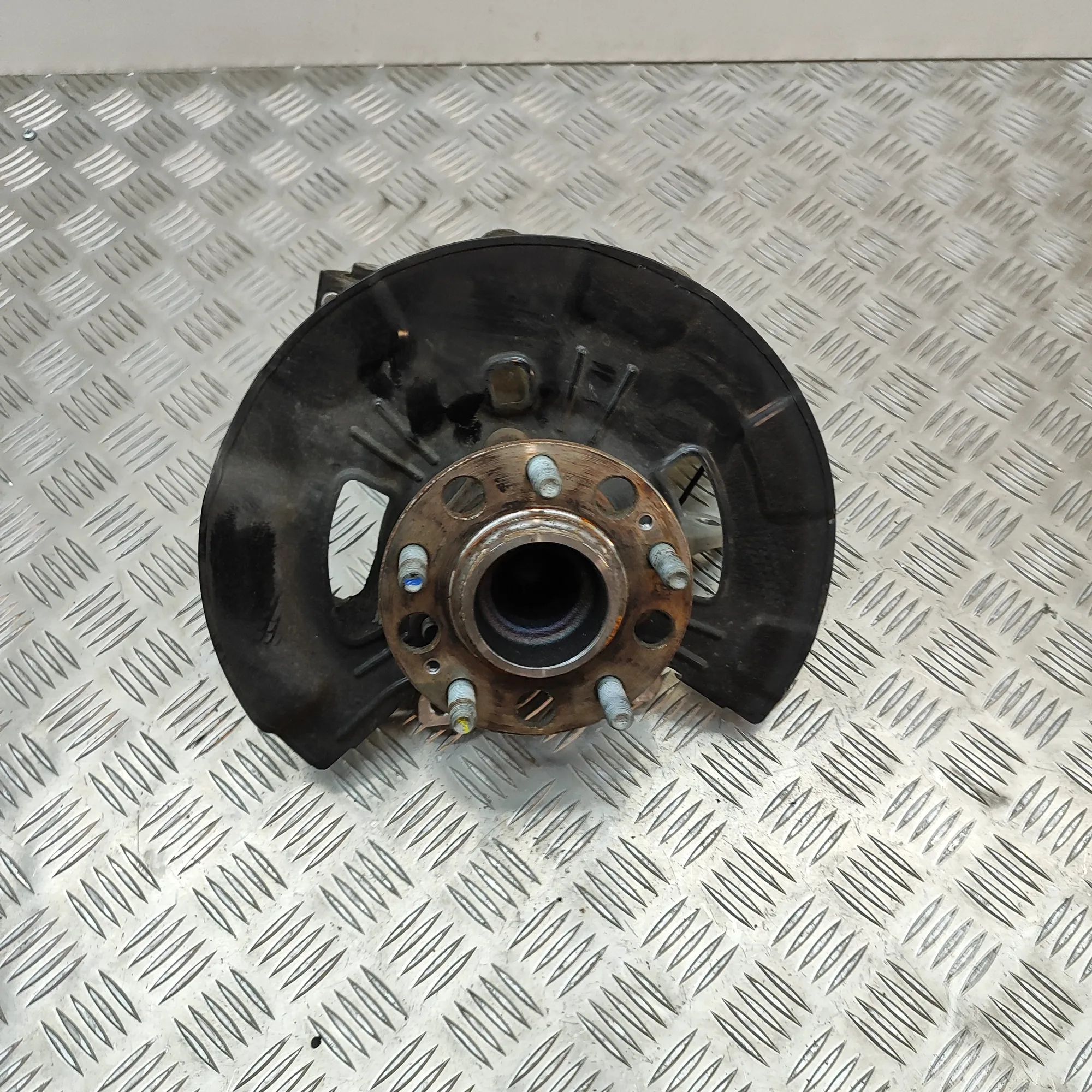 Hyundai Tucson Rear Left Wheel Hub Spindle Rear Left Wheel Hub Spindle — HYUNDAI TUCSON (N...