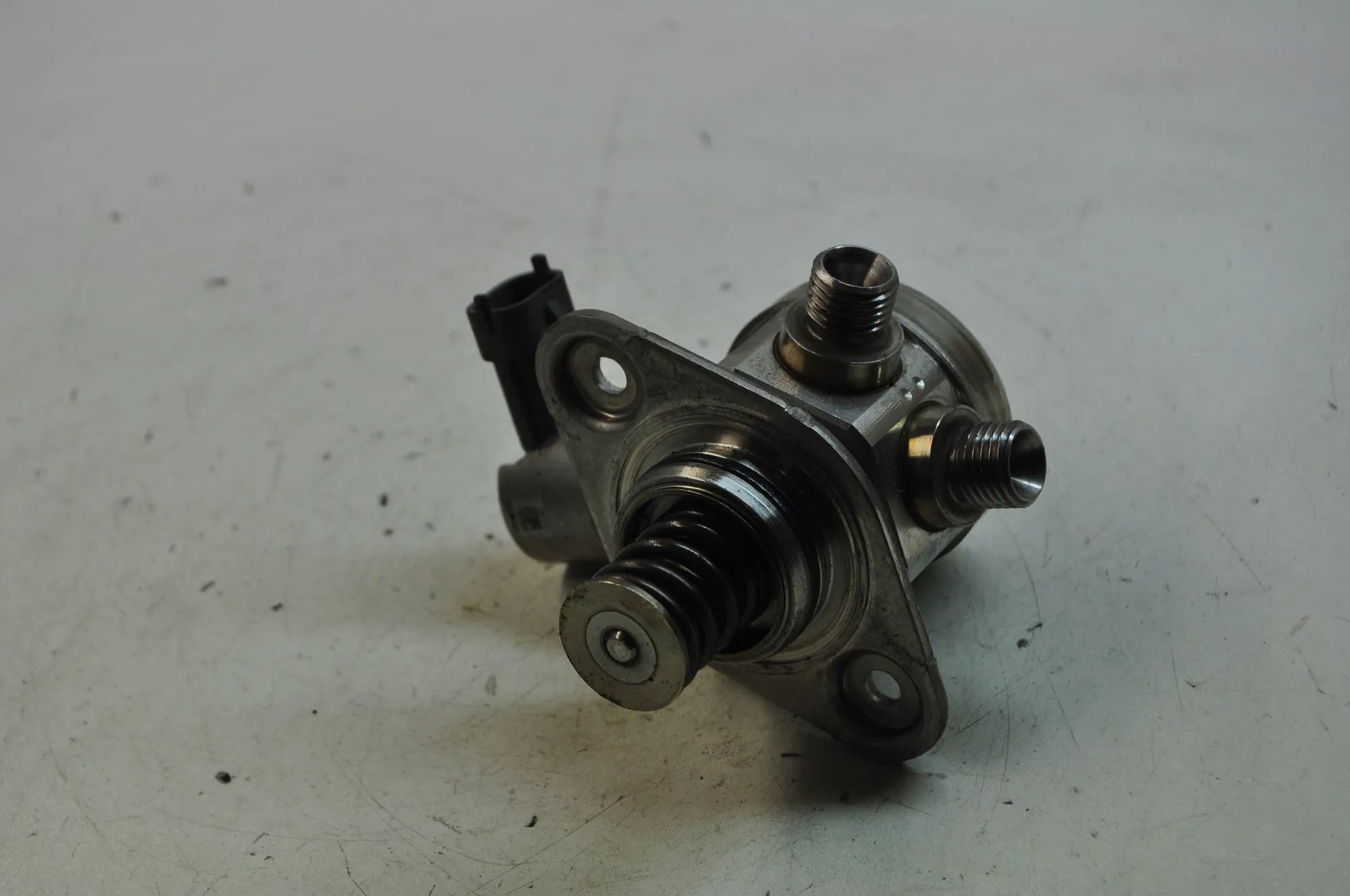 Jaguar XF насос топлива Fuel pump — JAGUAR XF (X250) (2008-2015) — 8W93...