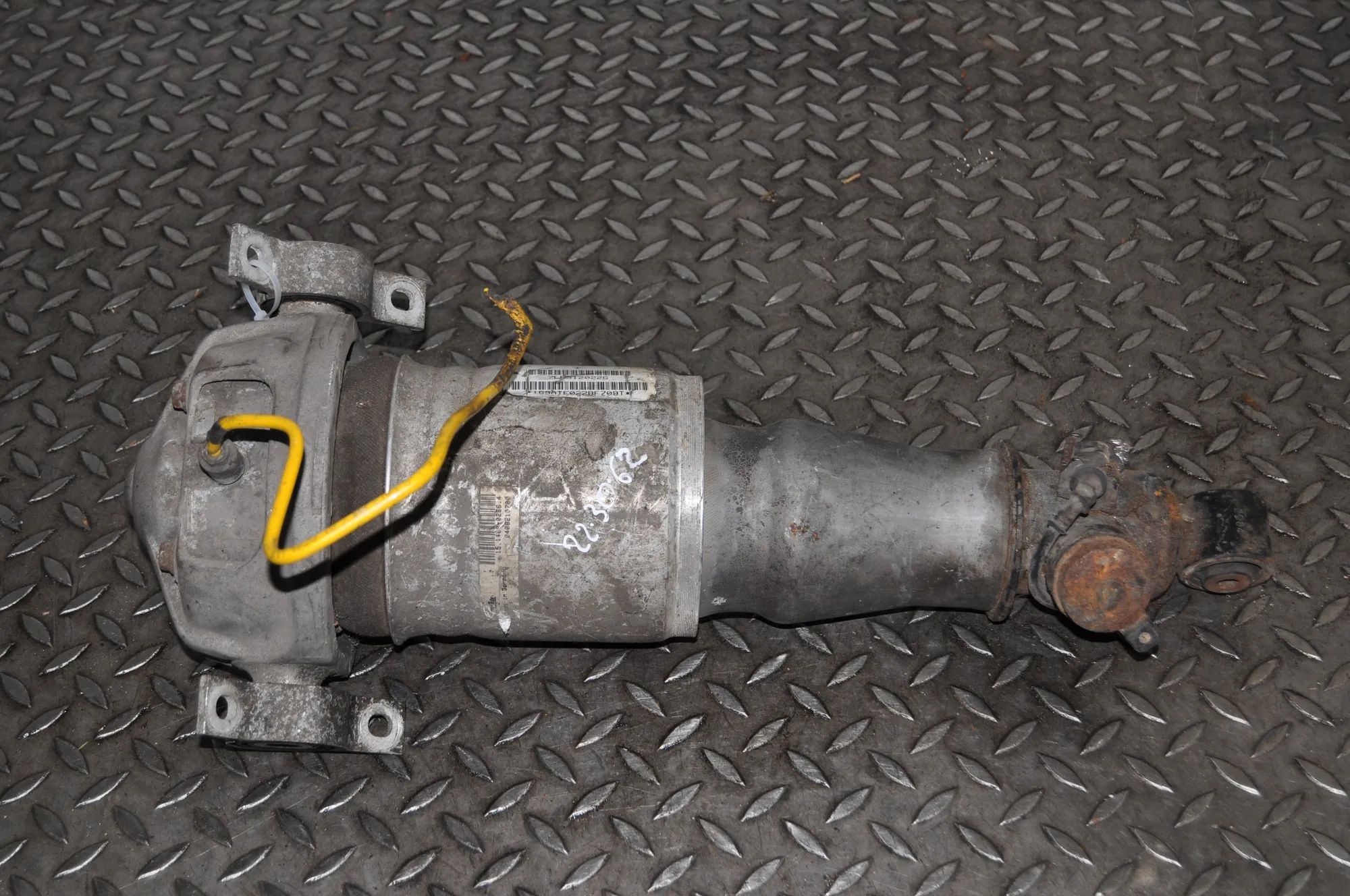 Porsche Cayenne Rear Right Air Shock Absorber Rear Right Air Shock Absorber — PORSCHE CAYENNE...