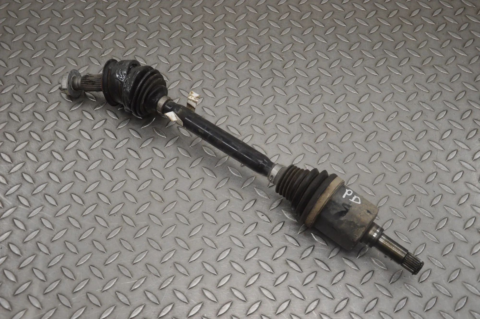 Alfa-Romeo Stelvio Front Right Driveshaft Front Right Driveshaft — ALFA ROMEO STELVIO (94...