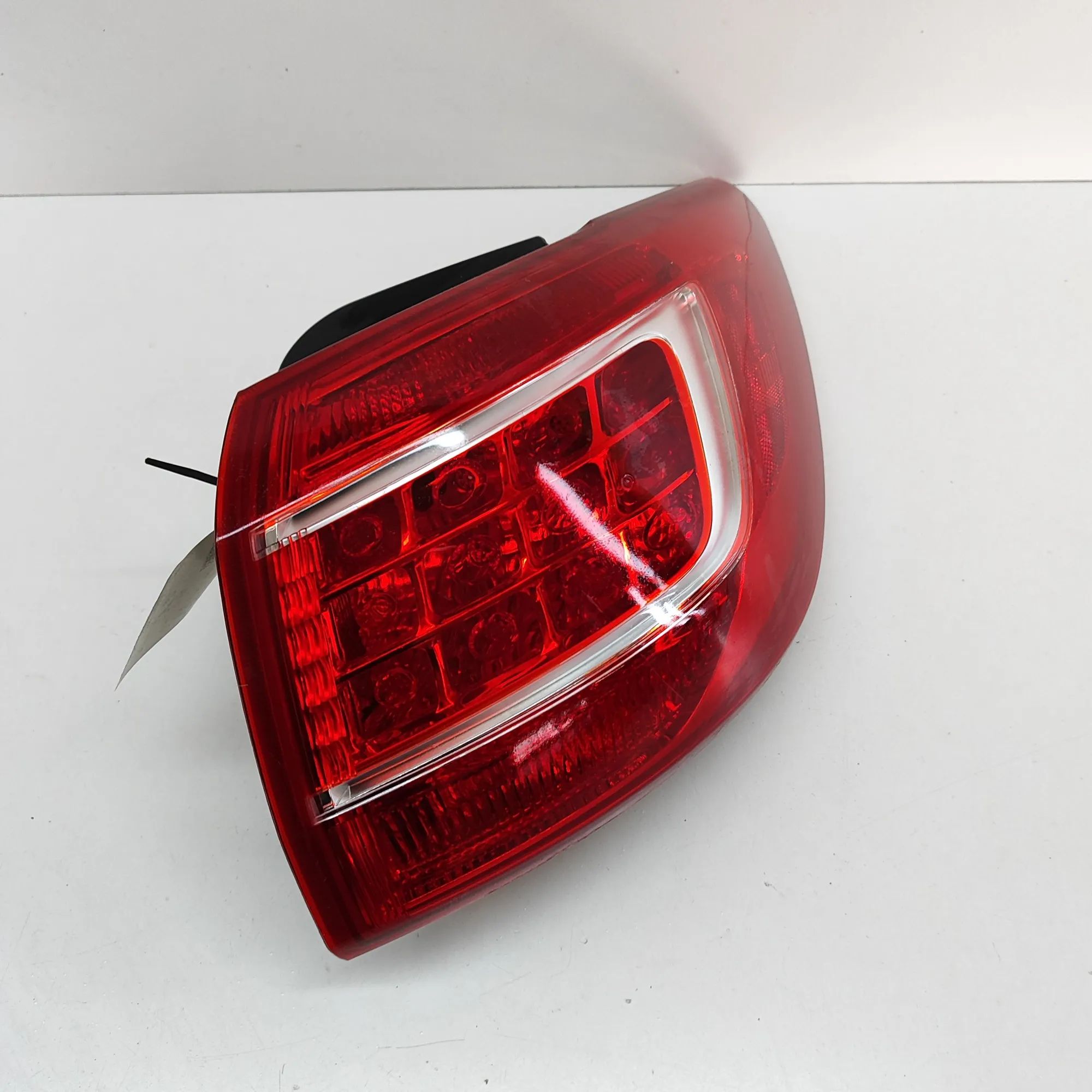 Kia Sportage Rear Right Tail Light Rear Right Tail Light — KIA SPORTAGE (SL) (2009...