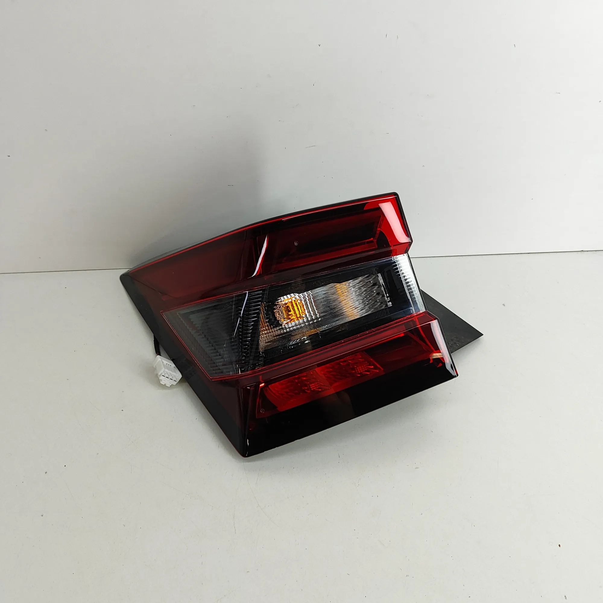 Nissan Juke Rear Left Tail Light Rear Left Tail Light — NISSAN JUKE (F16) (2019-...