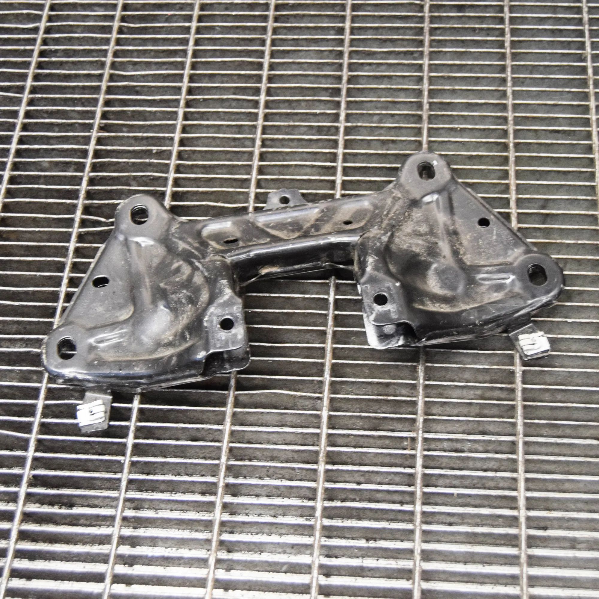 Porsche 911 (991) Gearbox Support Mount Bracket Gearbox Support Mount Bracket — PORSCHE 911 (99...