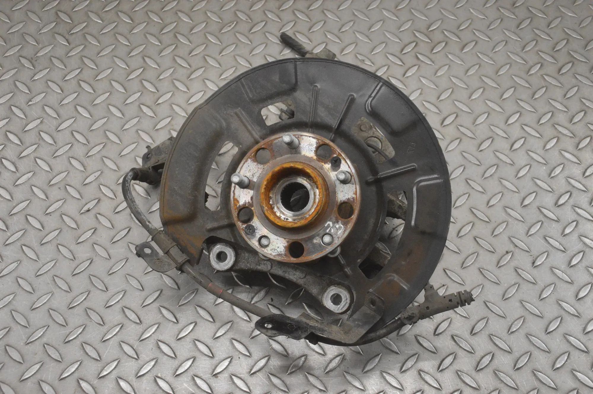 Kia Sorento Rear Left Wheel Hub Spindle Rear Left Wheel Hub Spindle — KIA SORENTO (IV M...