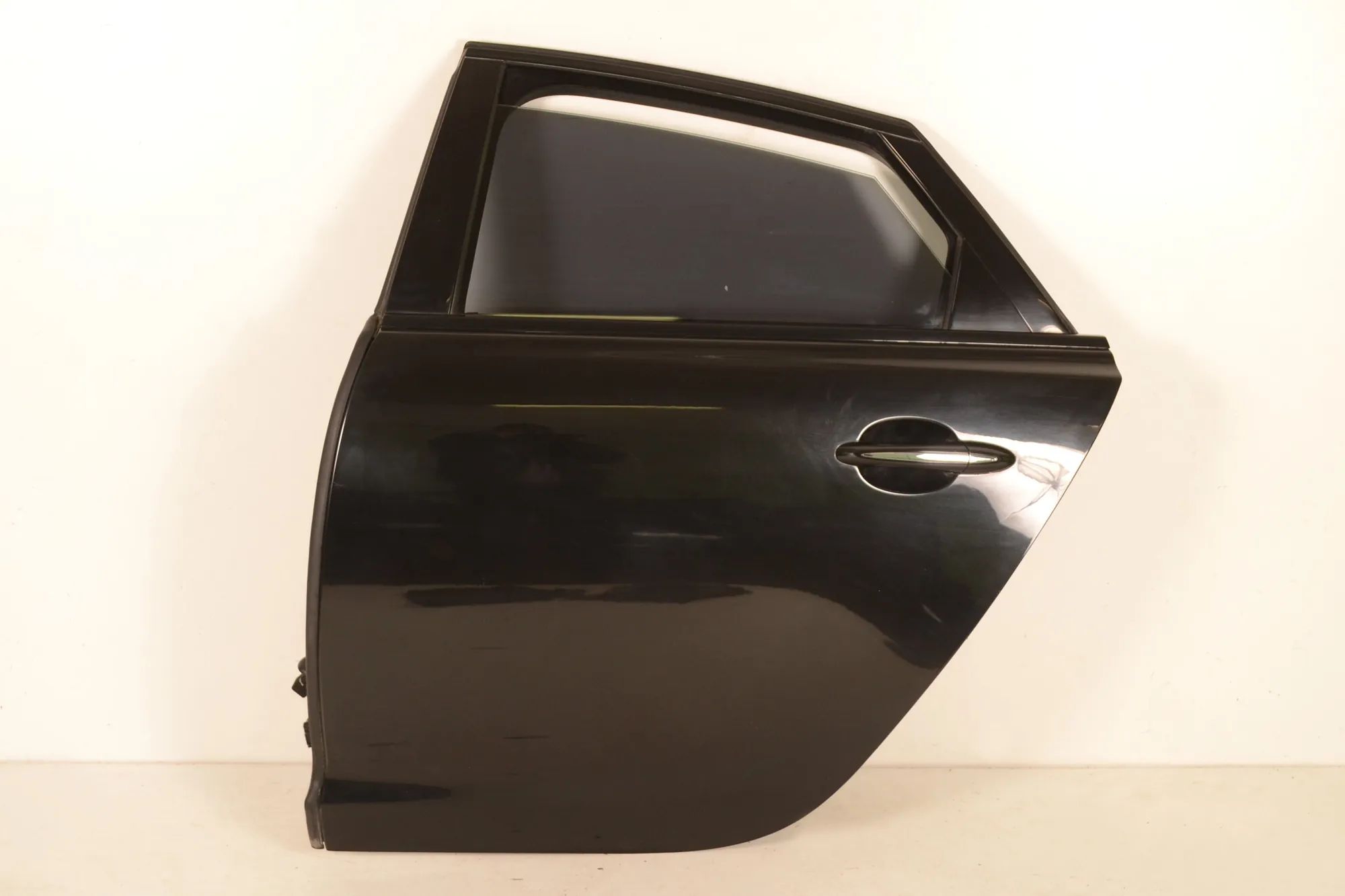 Jaguar XJ Door — rear left Door — rear left — JAGUAR XJ (X351) (2009-...)
...