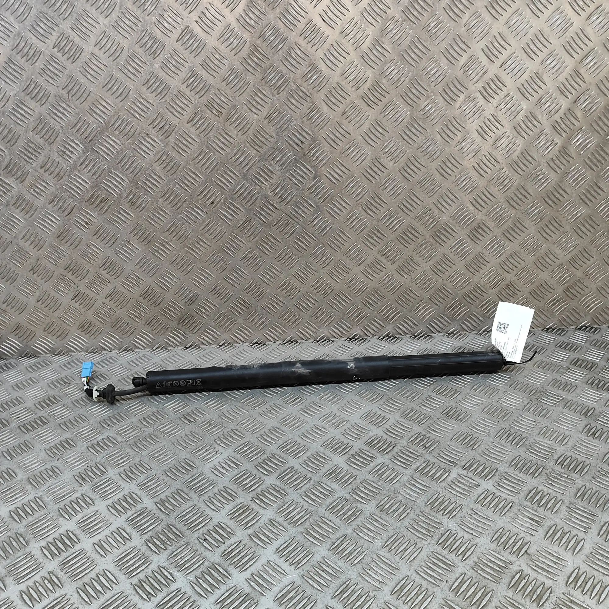 BMW X7 (G07) Left Side Tailgate Gas Strut Left Side Tailgate Gas Strut — BMW X7 (G07) (20...