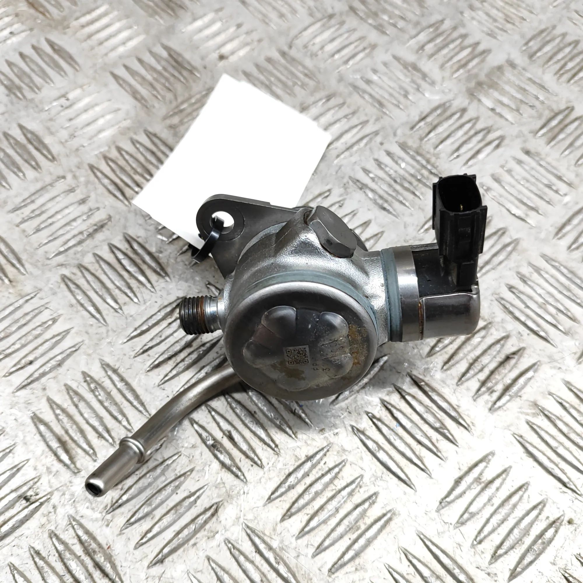 Volvo XC40 / EX40 polttoainepumppu Fuel pump — VOLVO XC40 (536) (2017-...) — 31437...