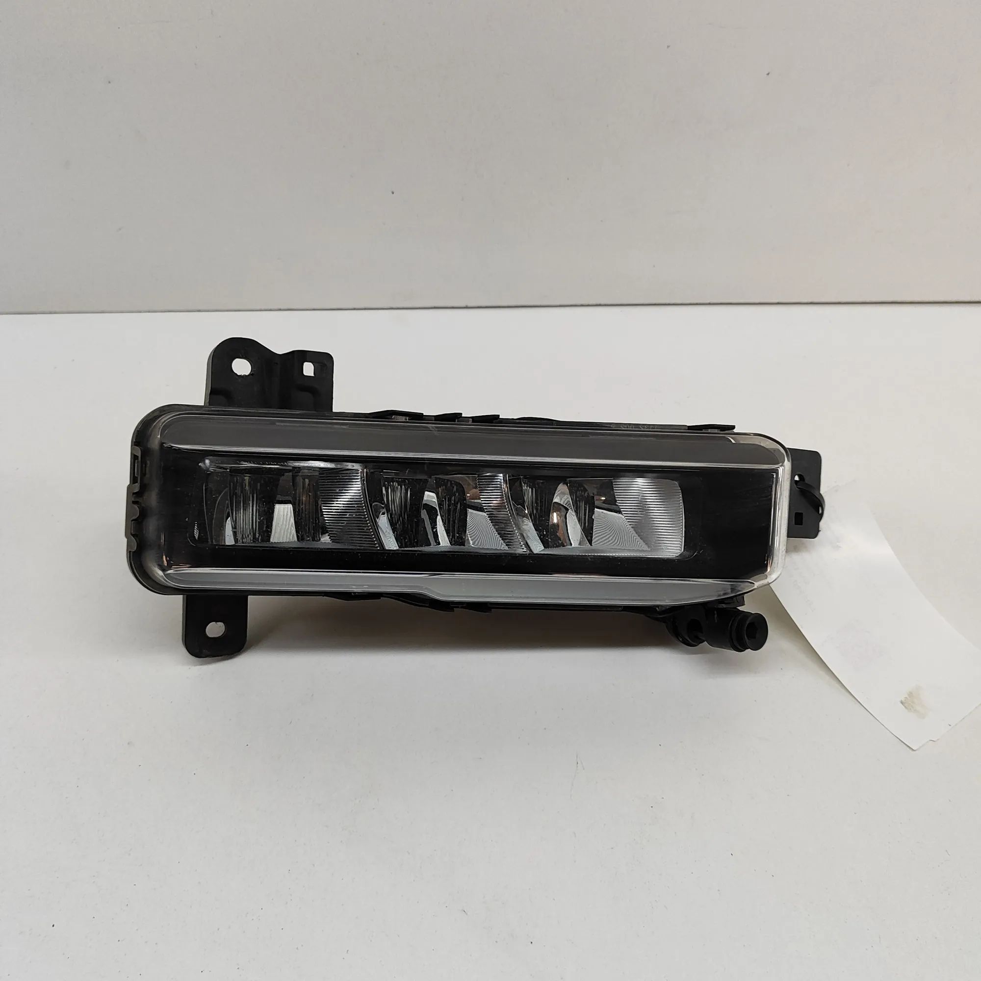 BMW 3 (F30 / F31) Front Right Fog Light Front Right Fog Light — BMW 3 SERIES (G20, G21)...