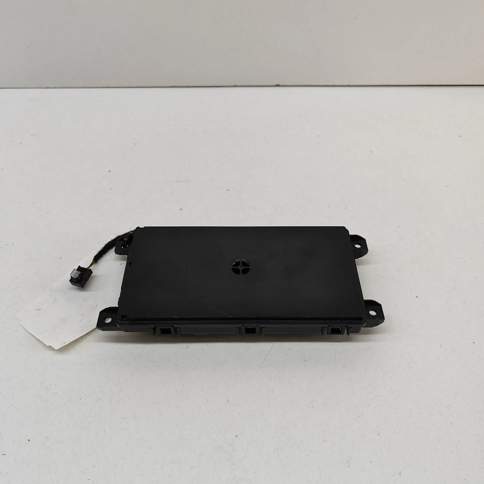 Mercedes-Benz EQS (V297 / X296) Wireless charging pad Wireless charging pad — MERCEDES BENZ EQS (V297...
