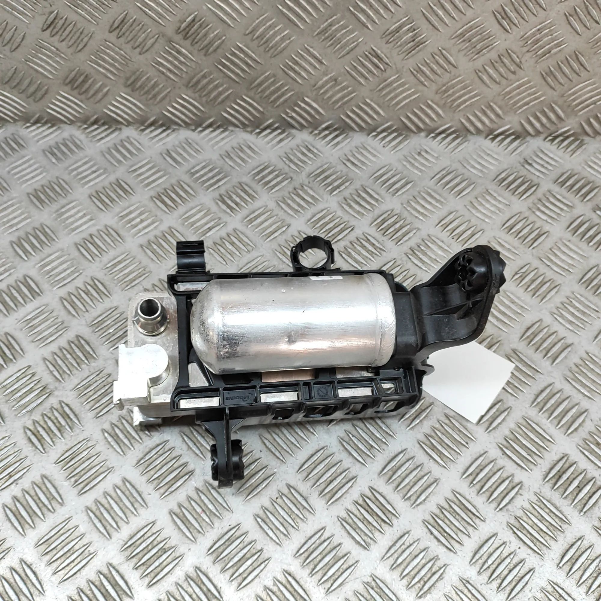BMW i4 (G26) Air-conditioning receiver-drier Air-conditioning receiver-drier — BMW I4 (G26) ...