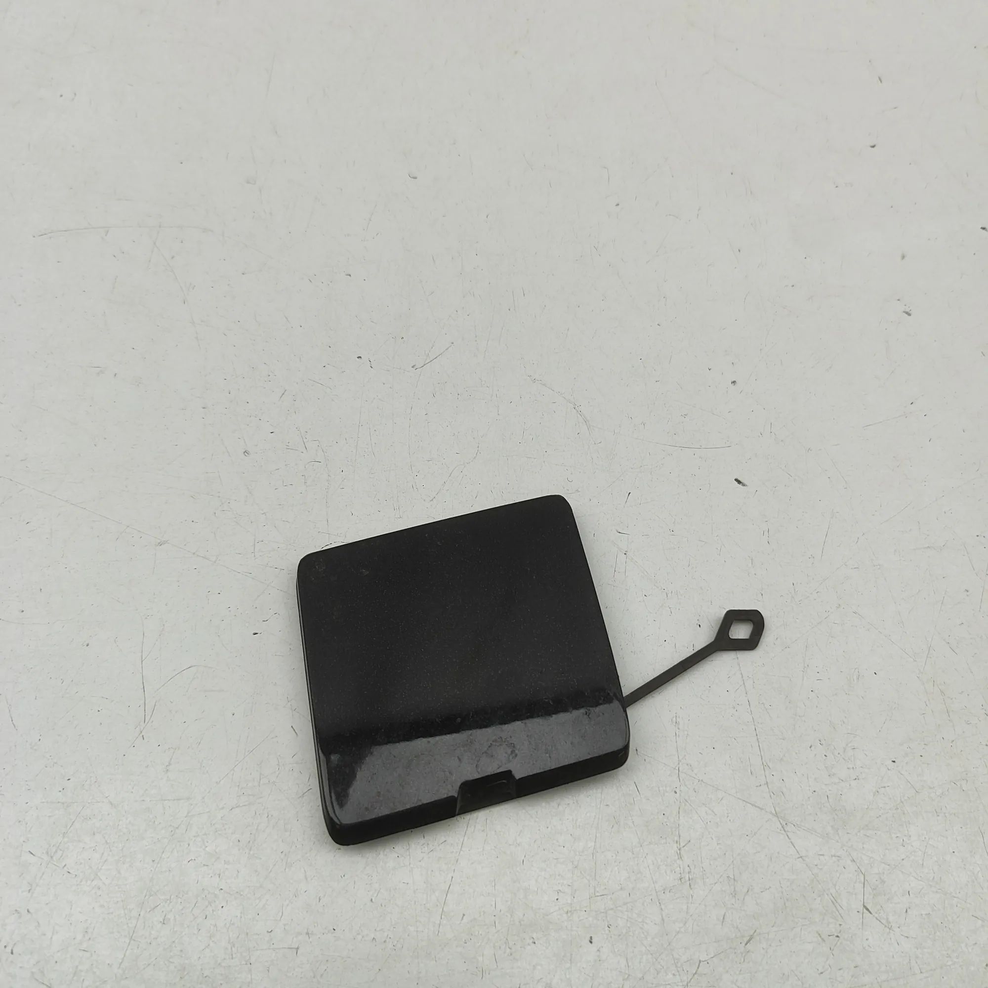 Chevrolet Corvette (C7) Rear bumper towing eye cover Rear bumper towing eye cover — CHEVROLET CORVET...