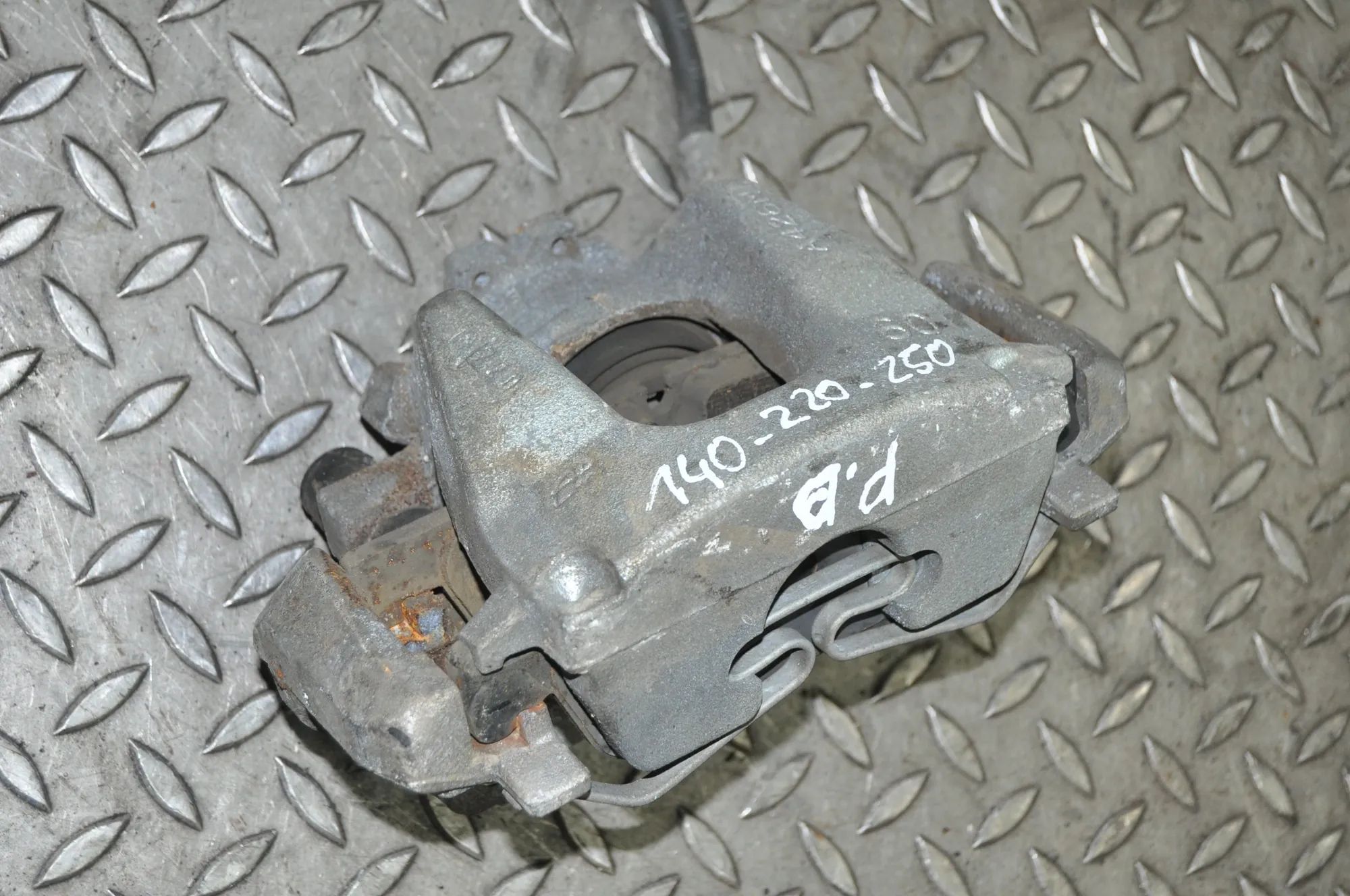 Land Rover Range Rover Velar Brake caliper — front right Brake caliper — front right — LAND ROVER RANGE ...