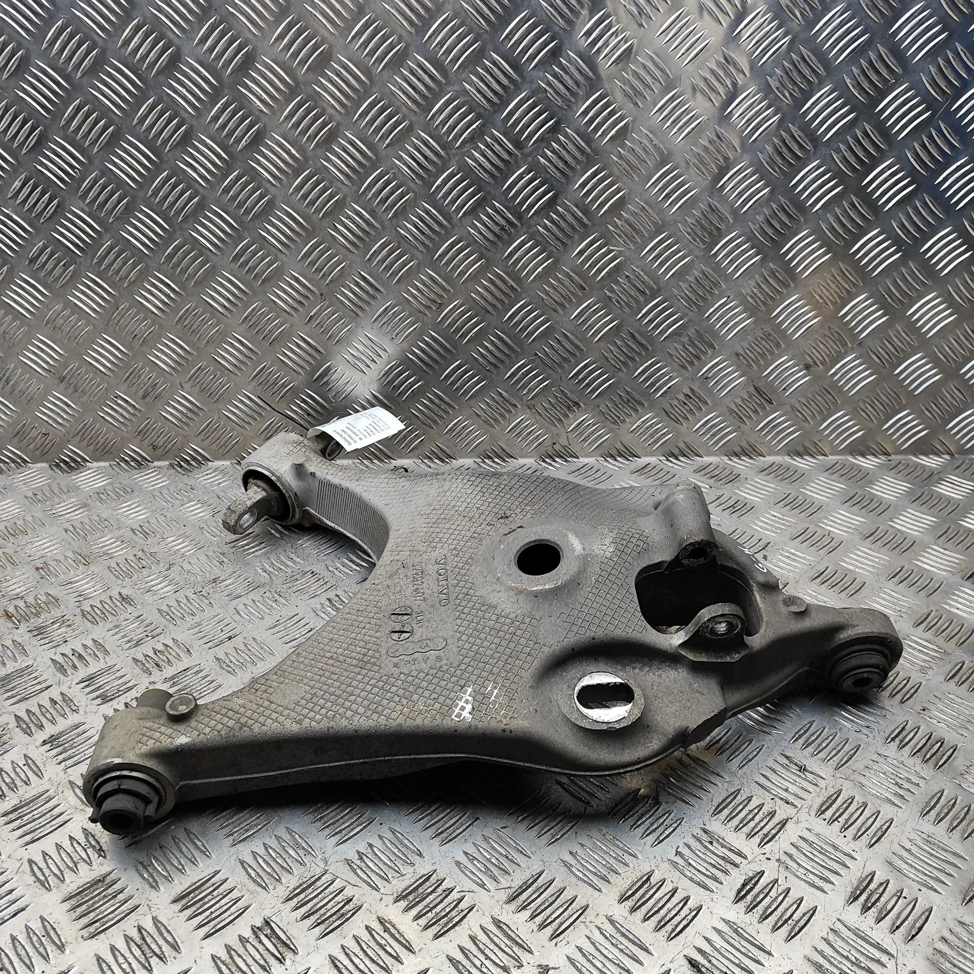 Volvo V60 Rear Left Lower Control Arm Rear Left Lower Control Arm — VOLVO V60 (II 225...