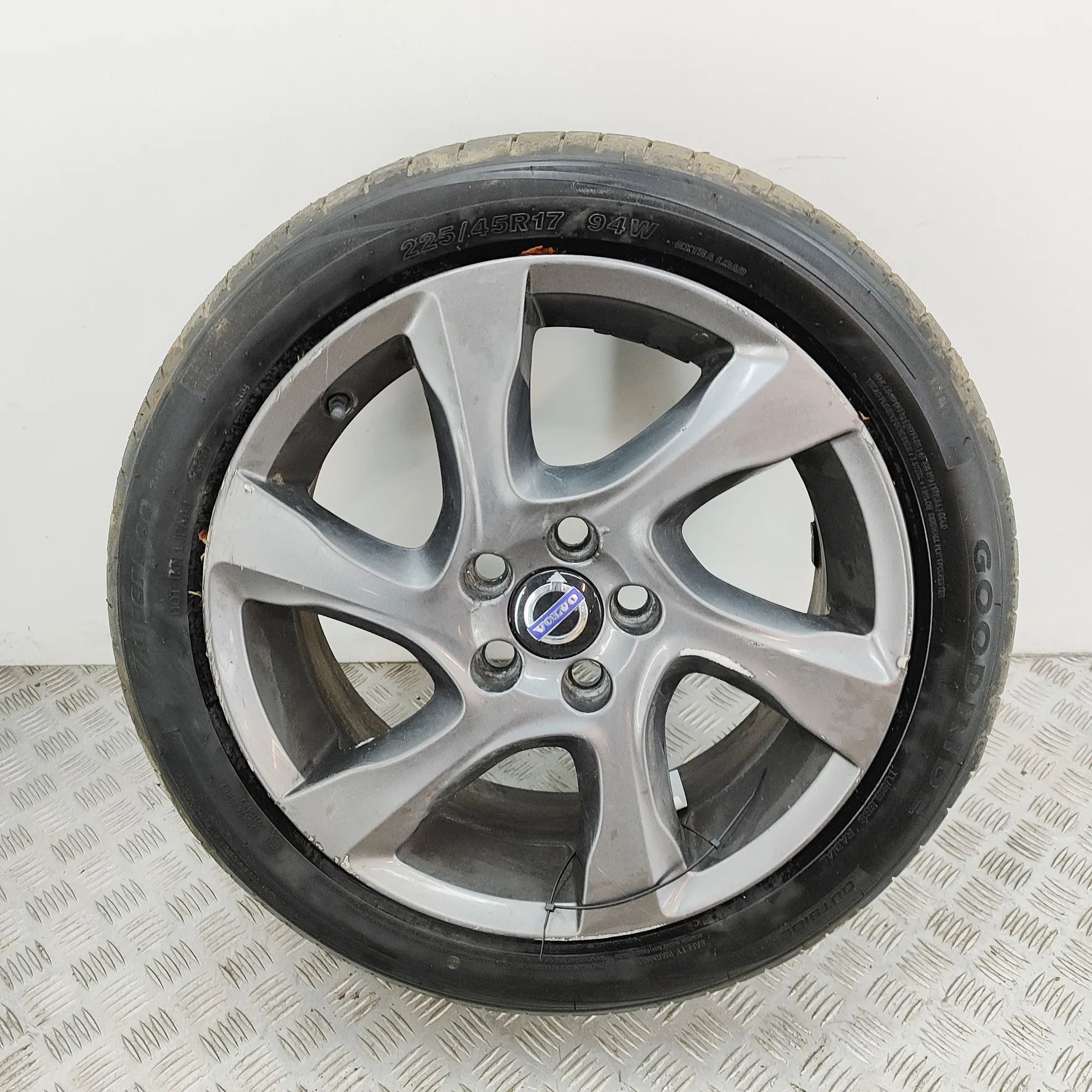 Volvo V40 Alloy Wheel Alloy wheel — VOLVO V40 (Cross Country 526) (20...