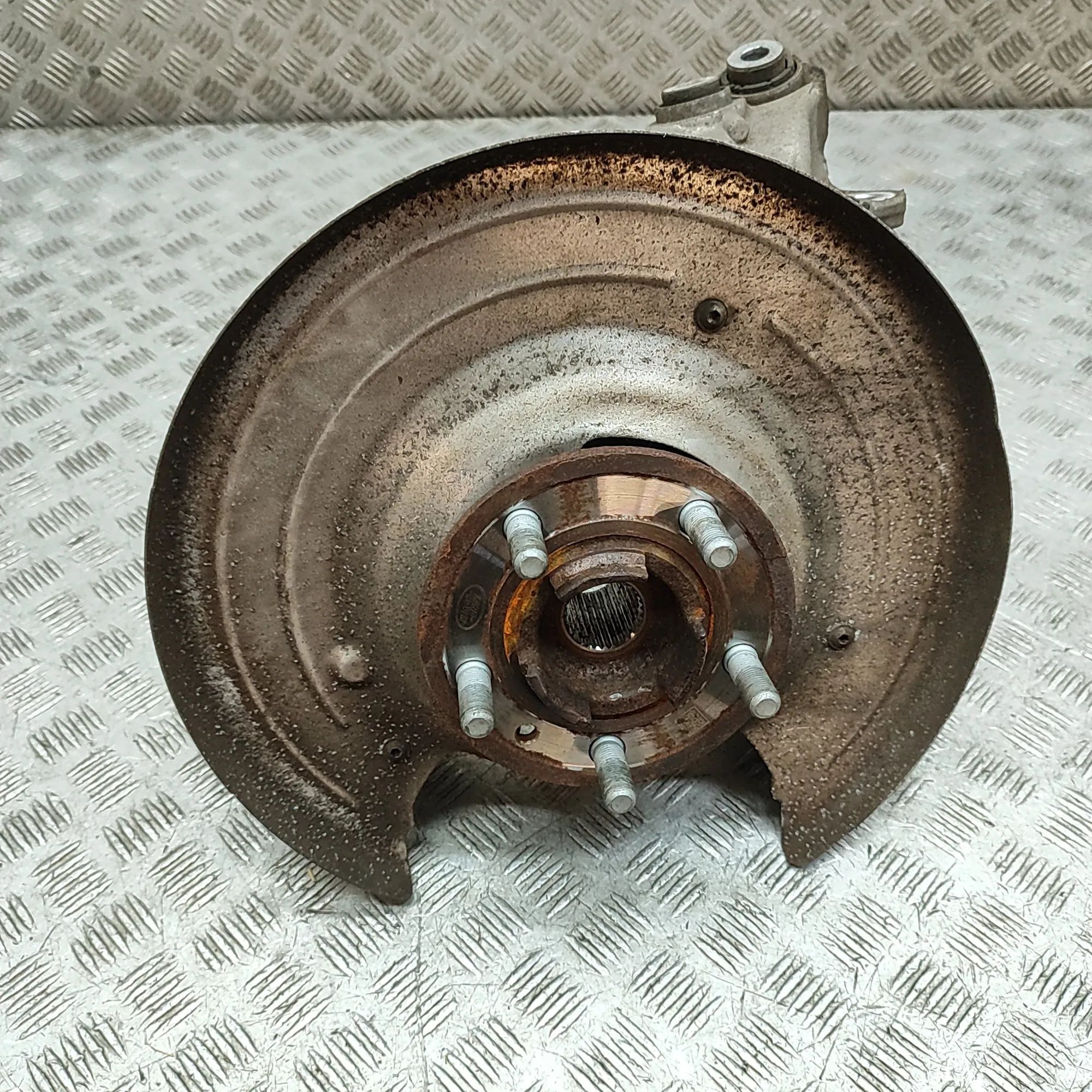 Land Rover Discovery Rear Right Wheel Hub Rear Right Wheel Hub — LAND ROVER DISCOVERY (V ...