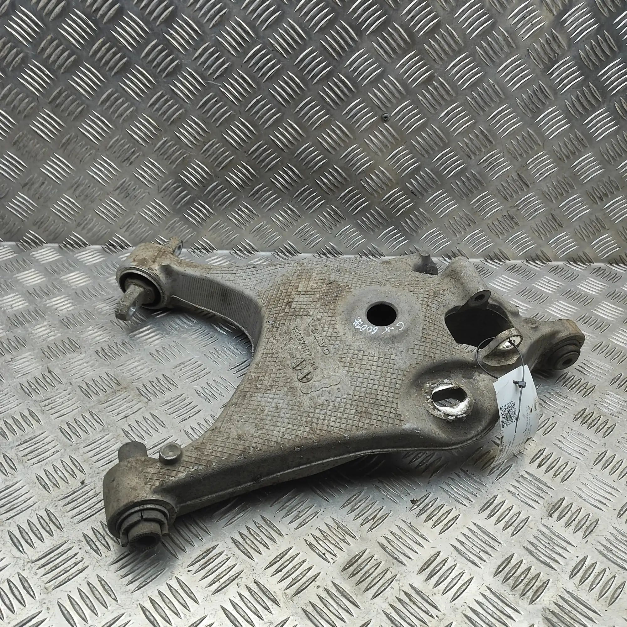 Volvo V60 Rear Left Lower Control Arm Rear Left Lower Control Arm — VOLVO V60 (II 225...