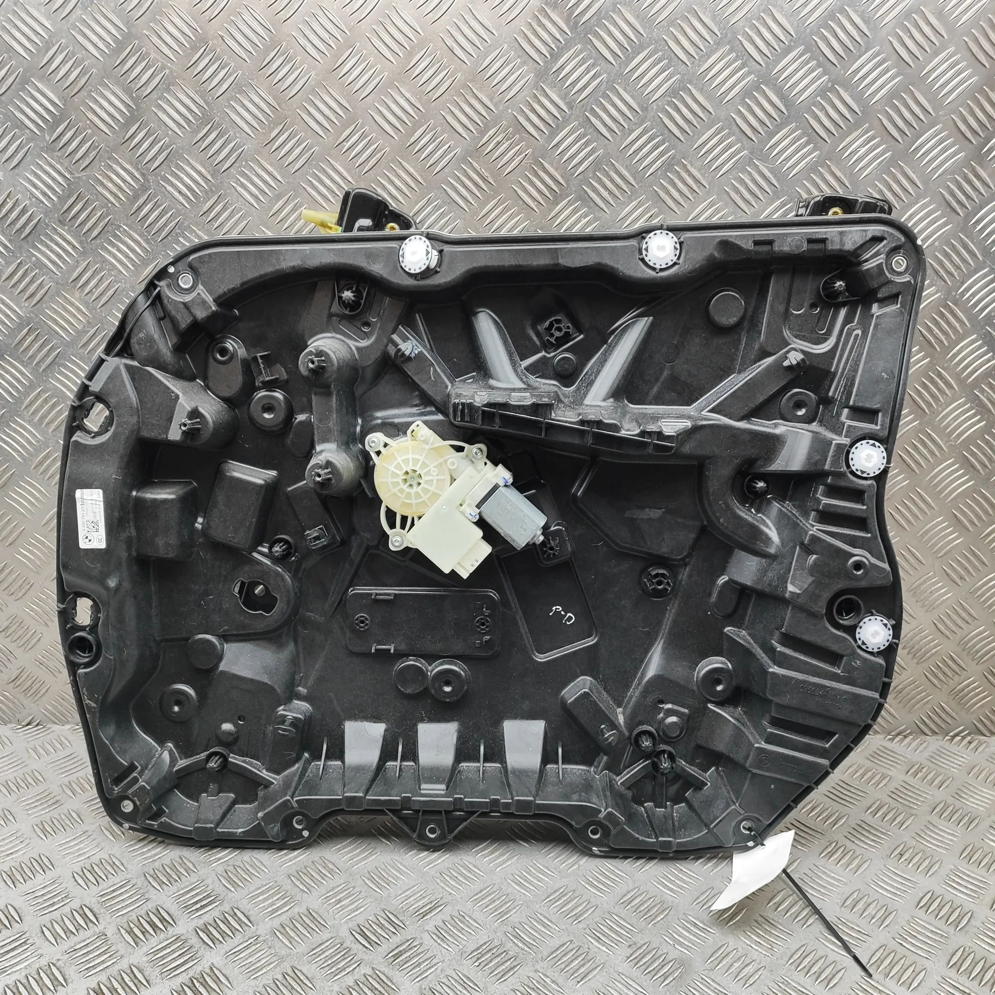 BMW X5 (G05) Front Right Door Window Regulator Front Right Door Window Regulator — BMW X5 (G05...