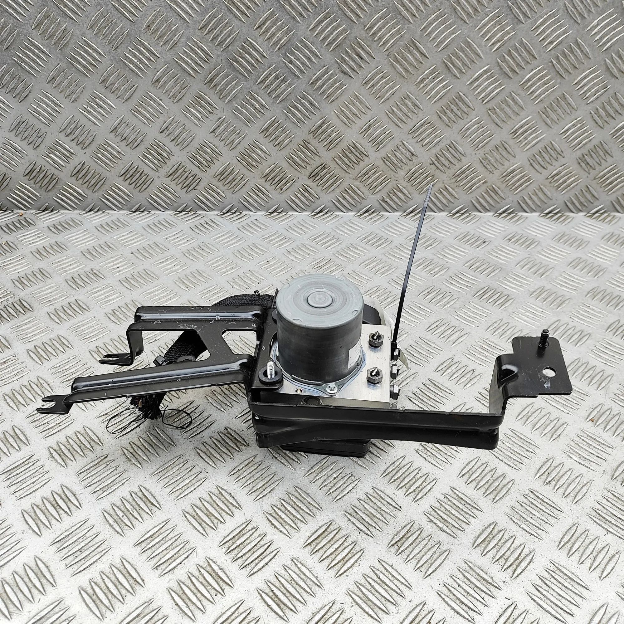 Mercedes-Benz GLA / EQA (H247) ABS hydraulic pump ABS Pump — MERCEDES BENZ GLA (H247) (2020-...) ...