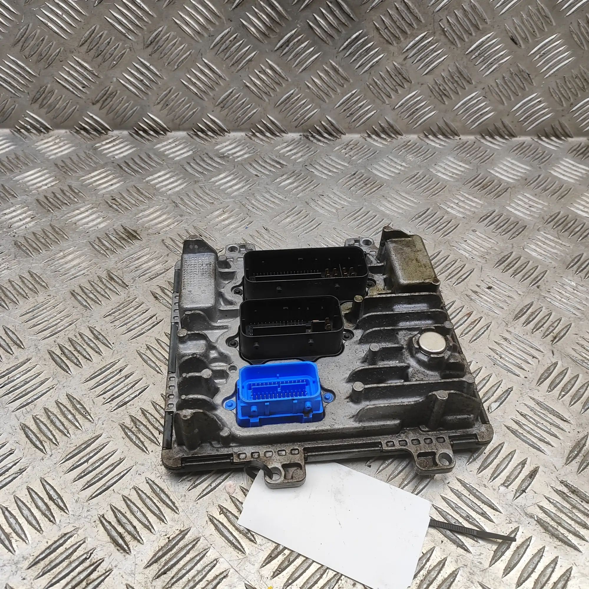 Opel Mokka (A) Engine Control Unit Engine Control Unit — OPEL MOKKA (MOKKA X) (201...