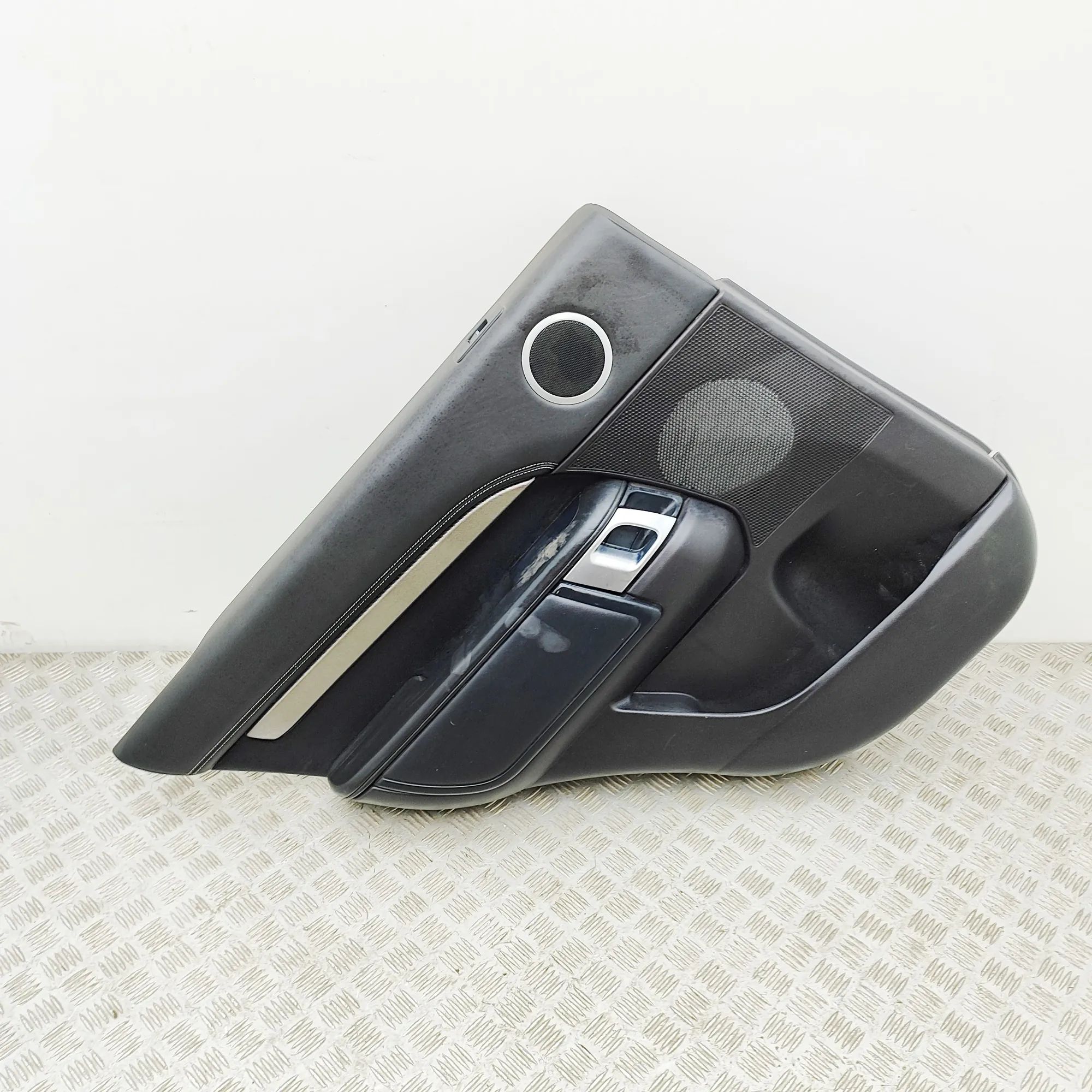 Land Rover Discovery Rear Left Door Panel Rear Left Door Panel — LAND ROVER DISCOVERY (V ...